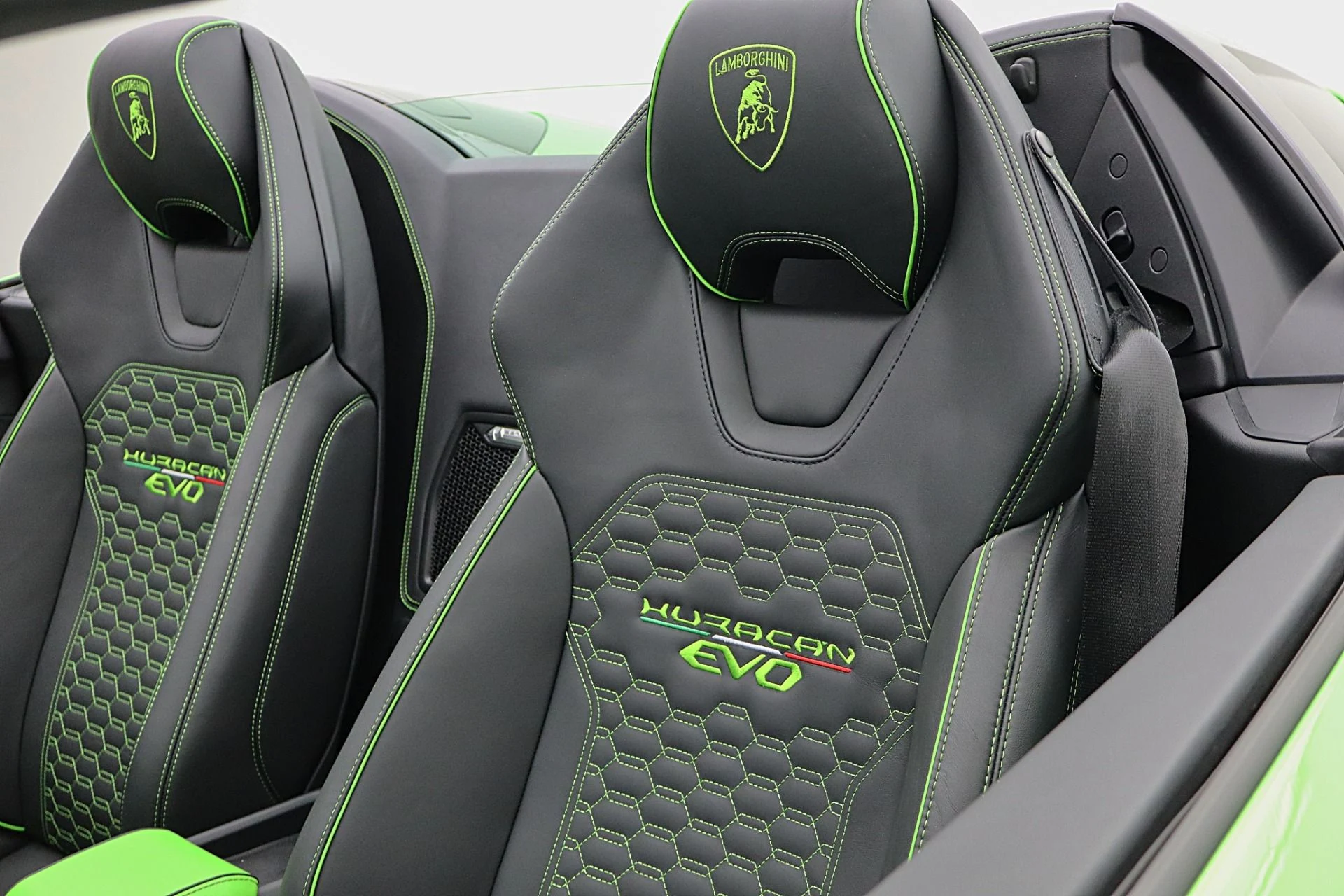 mph037_1593560643_Used_2023_Lamborghini_Huracan_EVO_Spyder_RWD_SELEZIONE_PRE_OWNED_CERTIFIED_ed4585c7a8