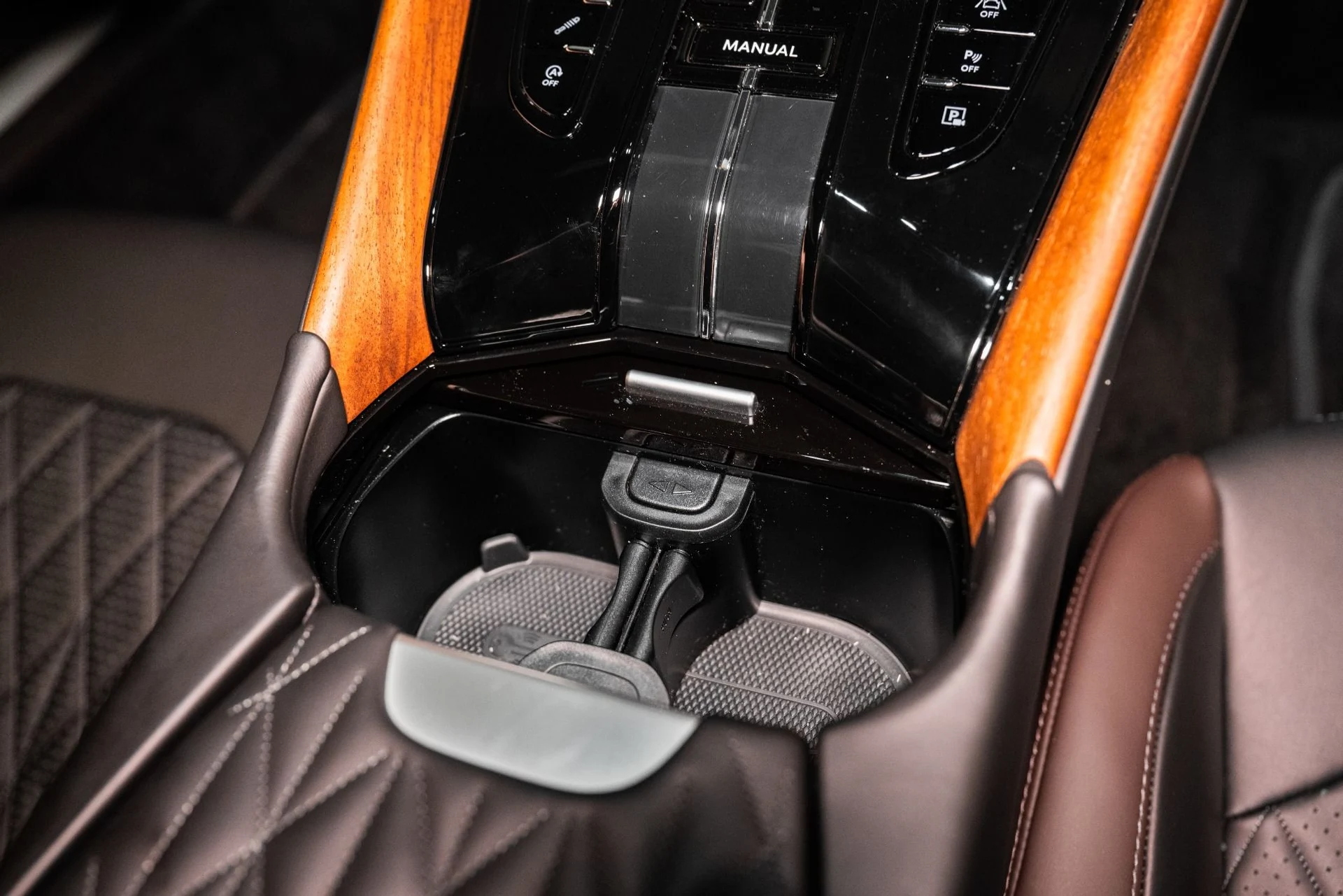 mph037_1602402048_Used_2025_Aston_Martin_DB_12_Coupe_1748960287_3dc72635b7