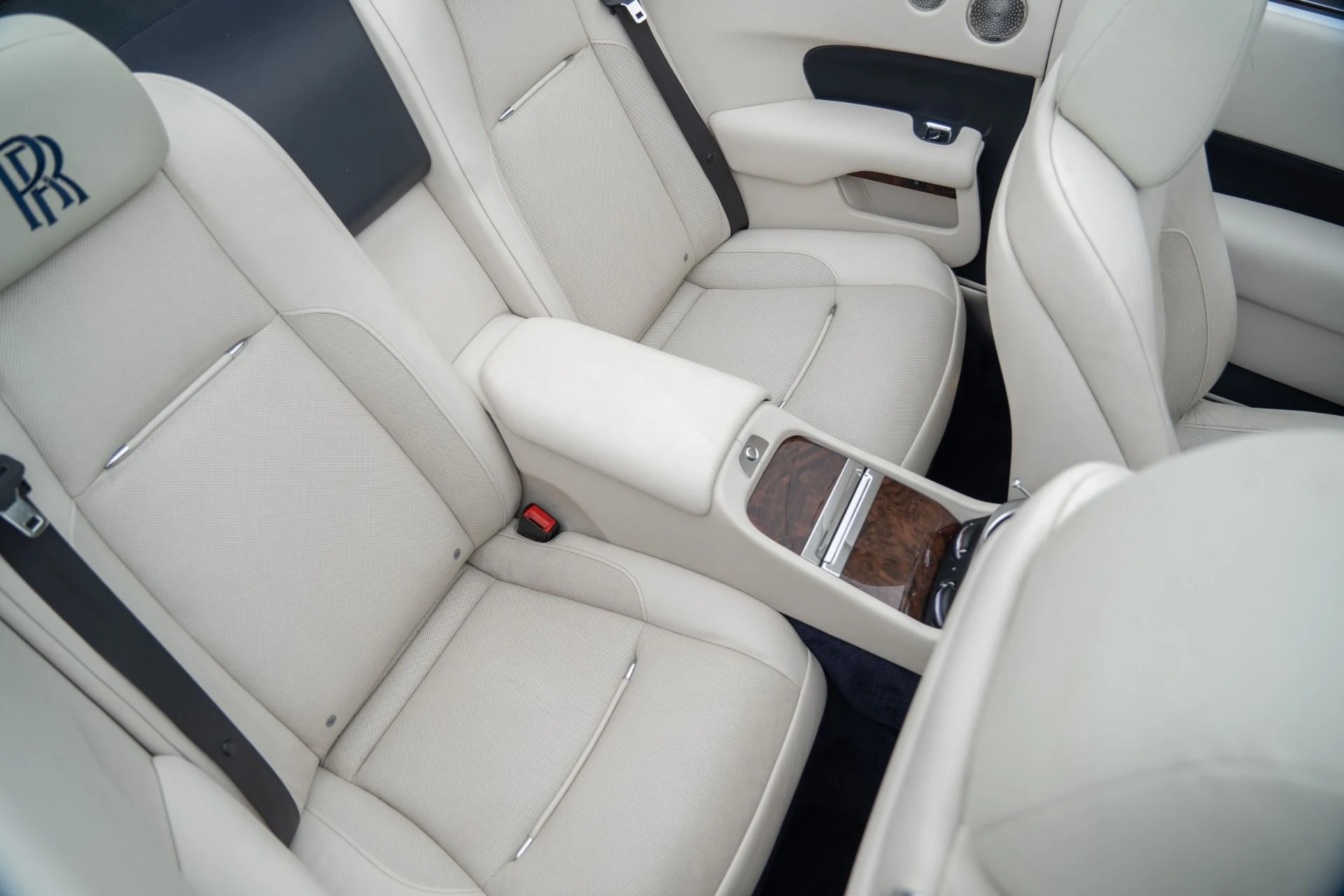 mph037_1604625634_Used_2017_Rolls_Royce_Dawn_1759961789_0d42a1365d