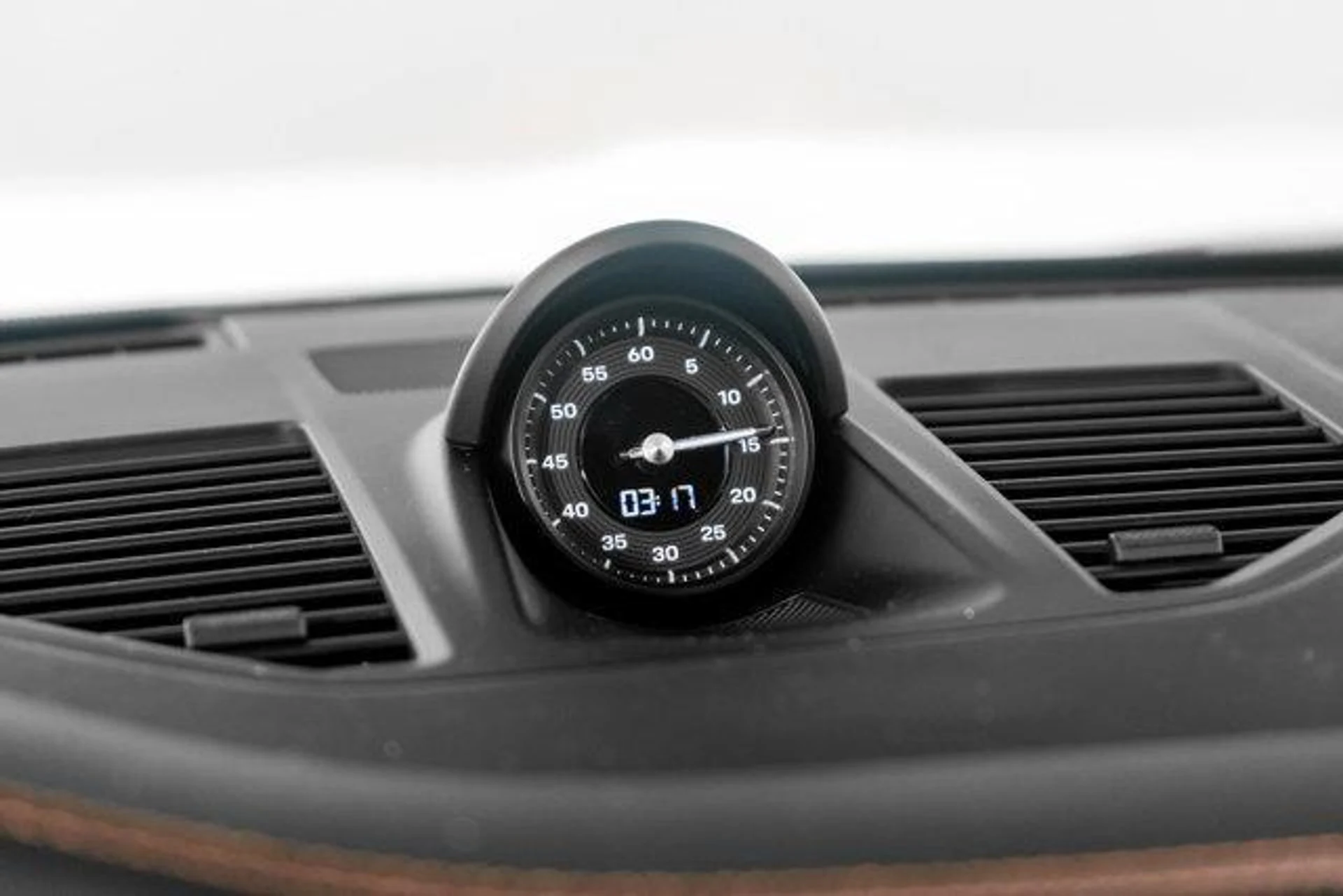 mph037_1608300419_Wp_Tt_Amfnak_L_p38jx2xxi4_FG_Ri_M_17bfff88aa