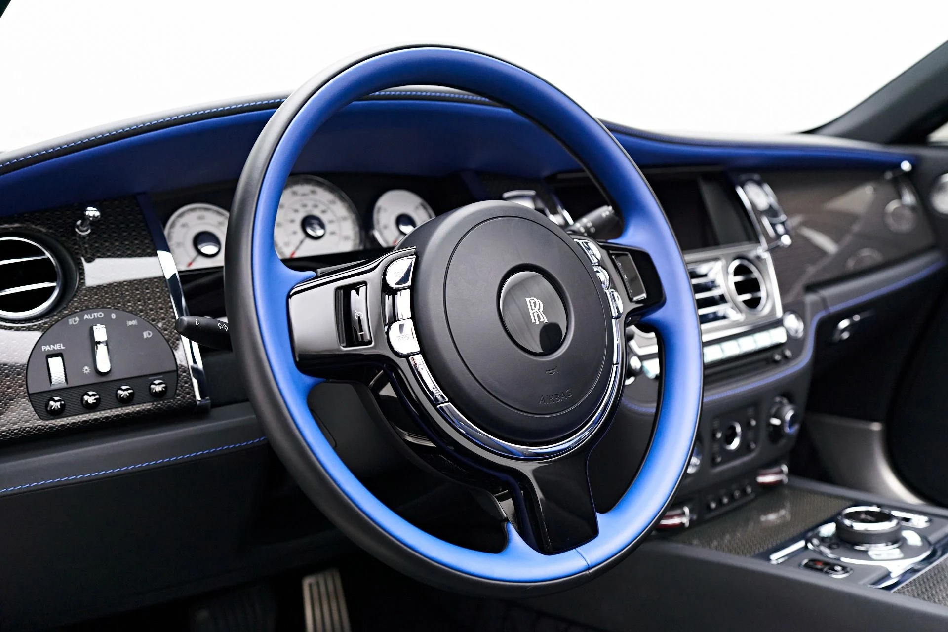 mph037_1614216239_Used_2018_Rolls_Royce_Dawn_Base_1712097649_8dac8c5206