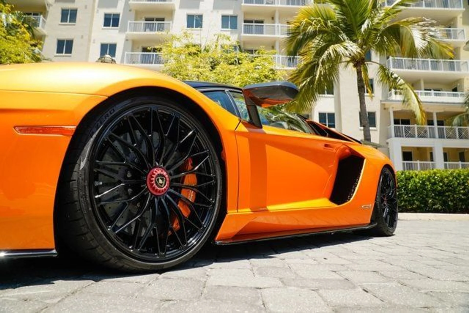 mph037_163464344_used_2018_lamborghini_aventador_sroadster_14354_22897283_38_640_8586f5c224