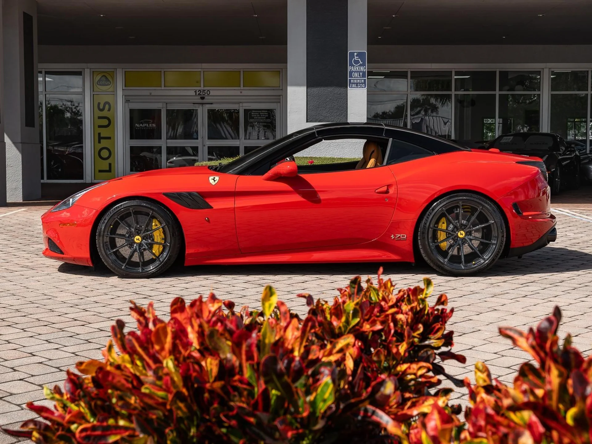 mph037_1636428404_Used_2015_Ferrari_California_T_1761253556_210e25cec5