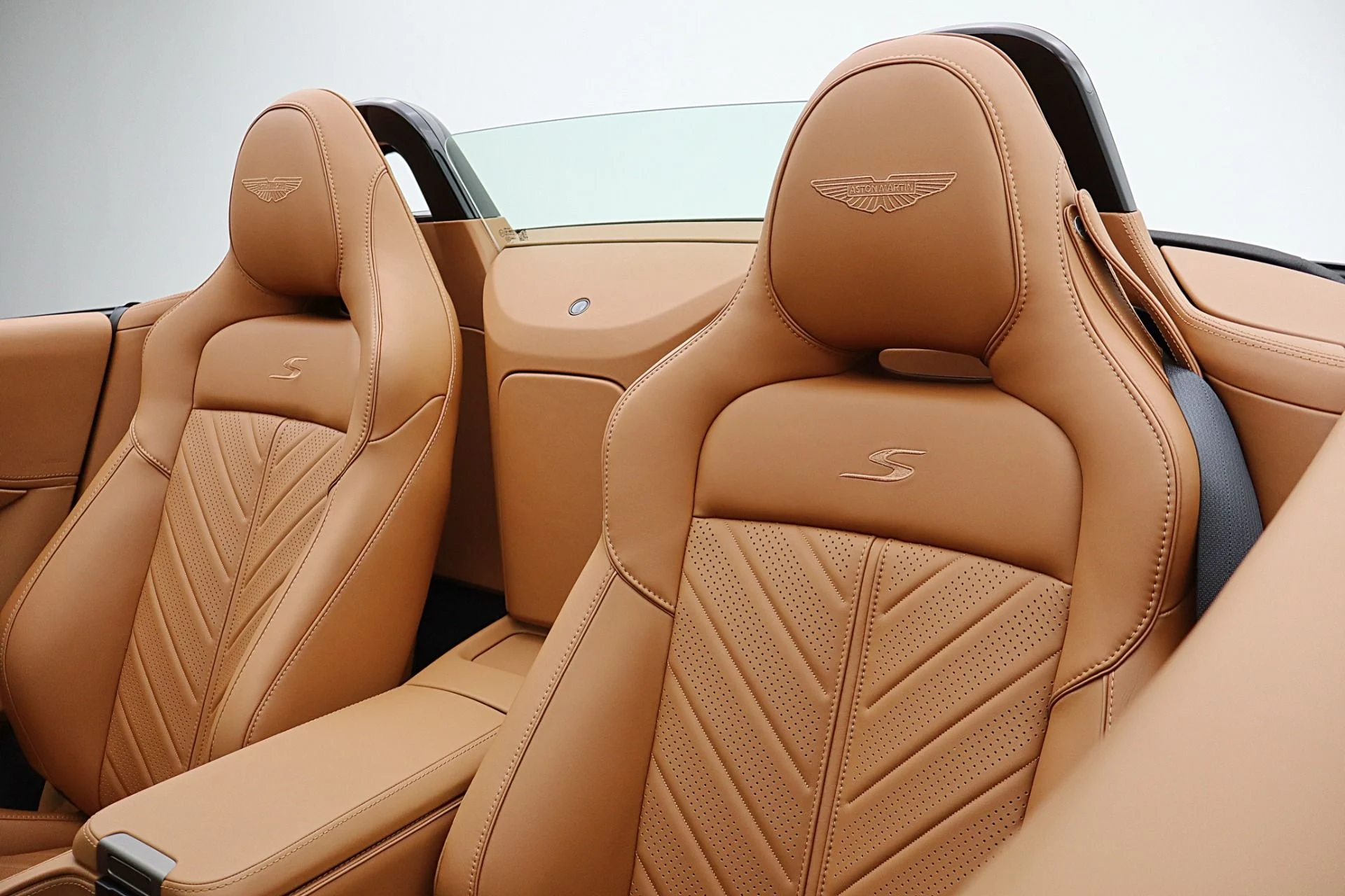 mph037_1636811532_New_2026_Aston_Martin_Vantage_S_Roadster_3449c770a6