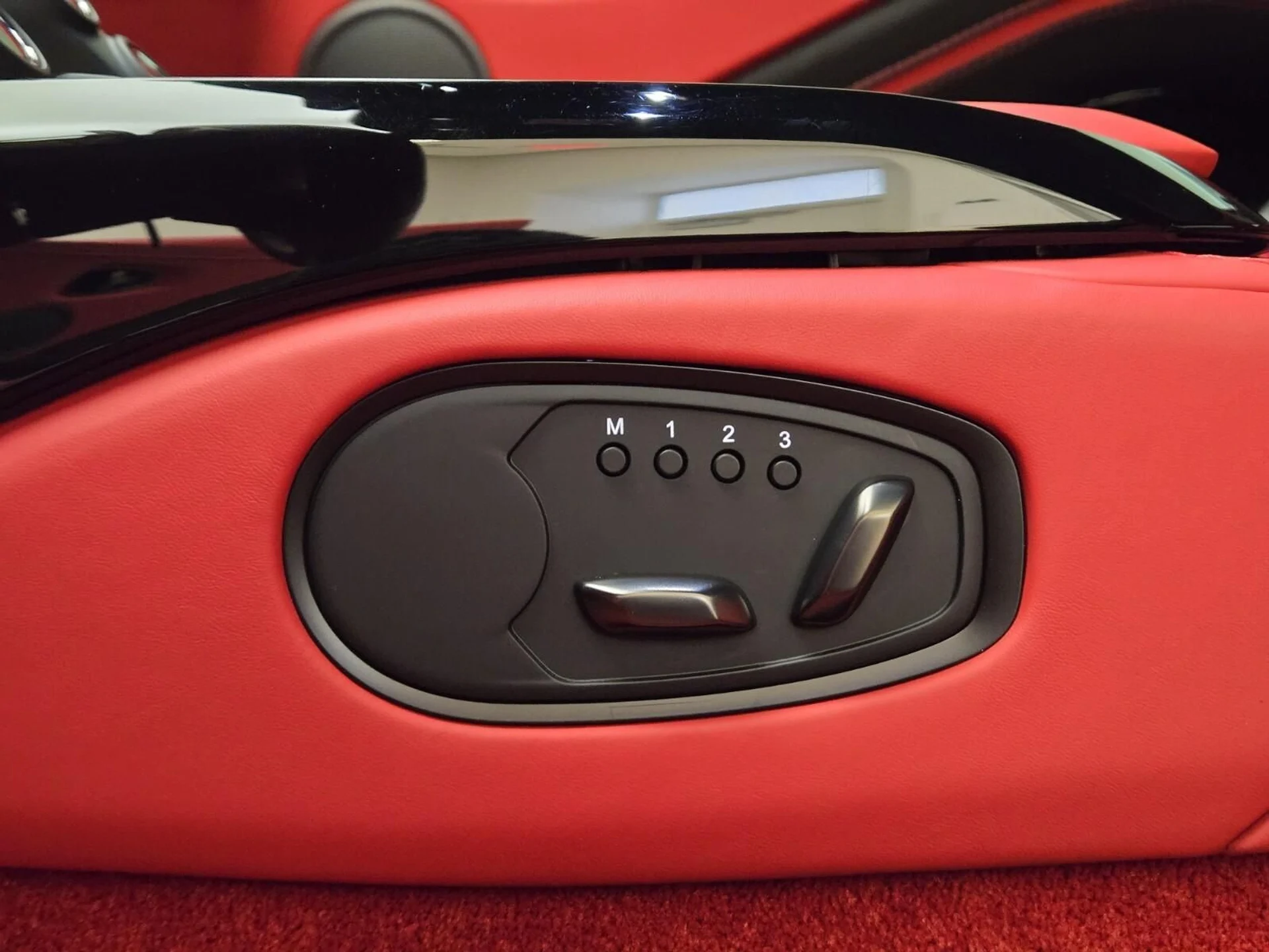 mph037_1648034908_Used_2023_Aston_Martin_Vantage_1766214046_5d975c0597