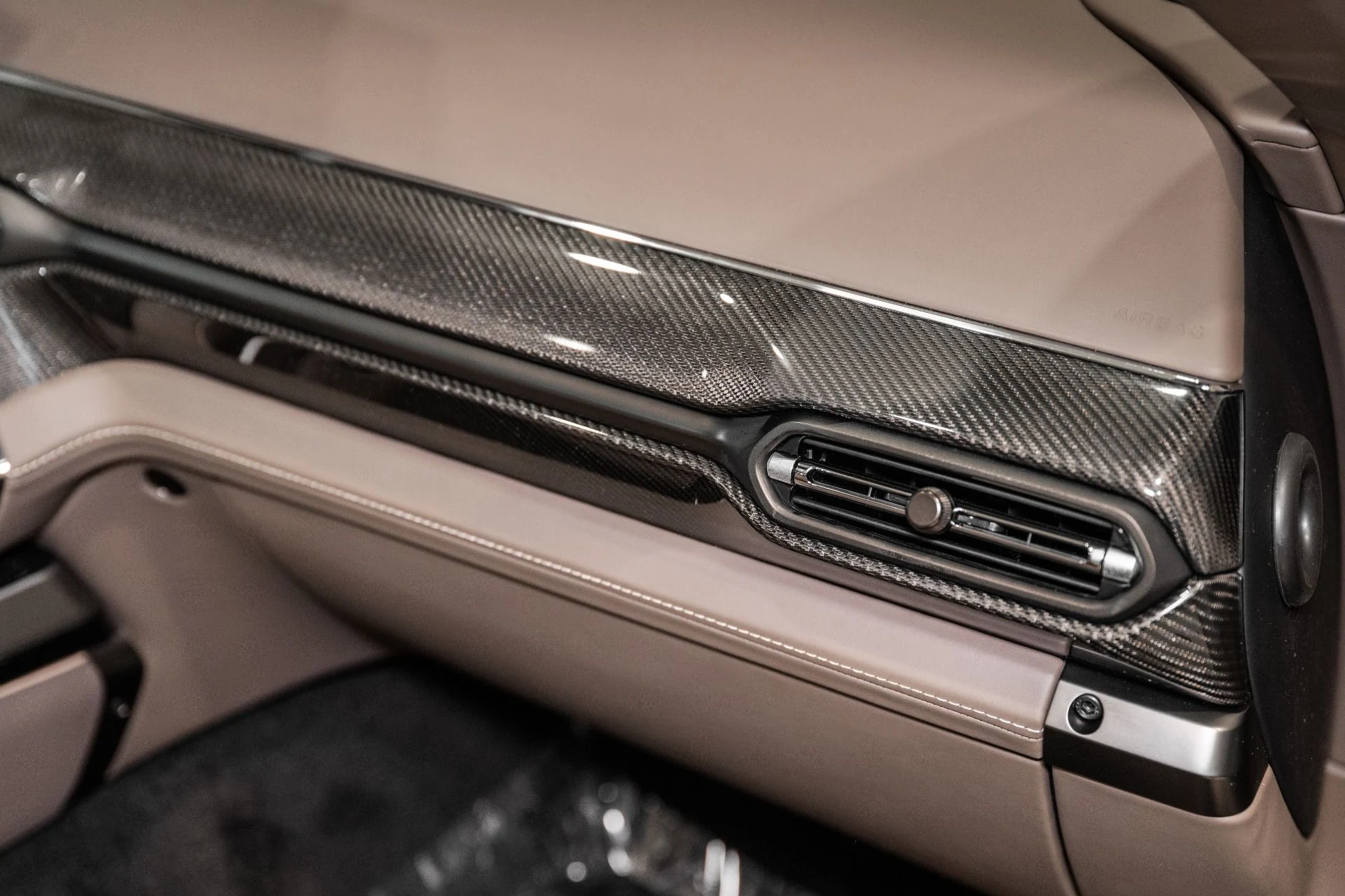 mph037_1650590702_New_2026_Aston_Martin_Vanquish_Volante_1783526001_fa636d17cb