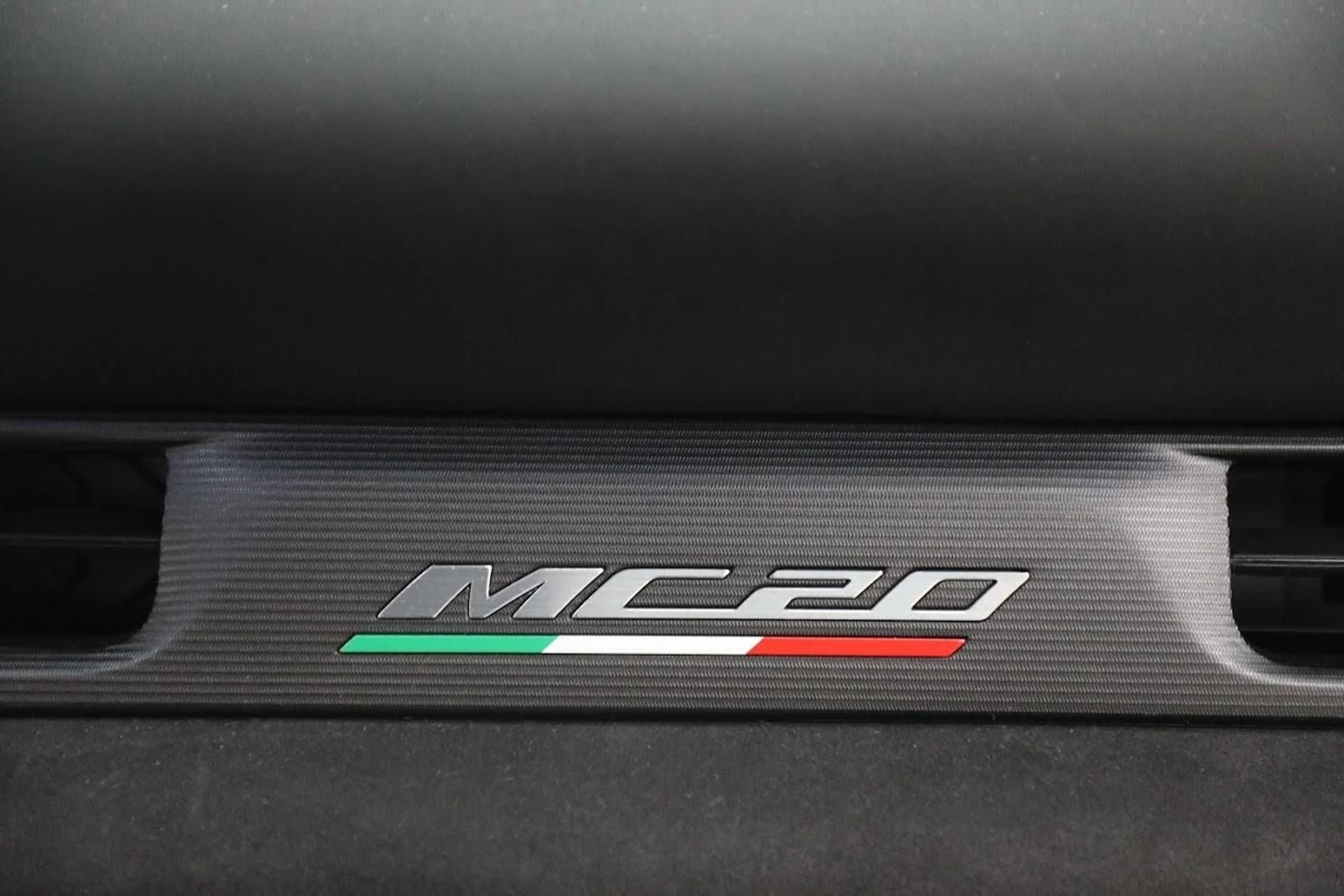 mph037_1668609731_Used_2022_Maserati_MC_20_8779d74e6c