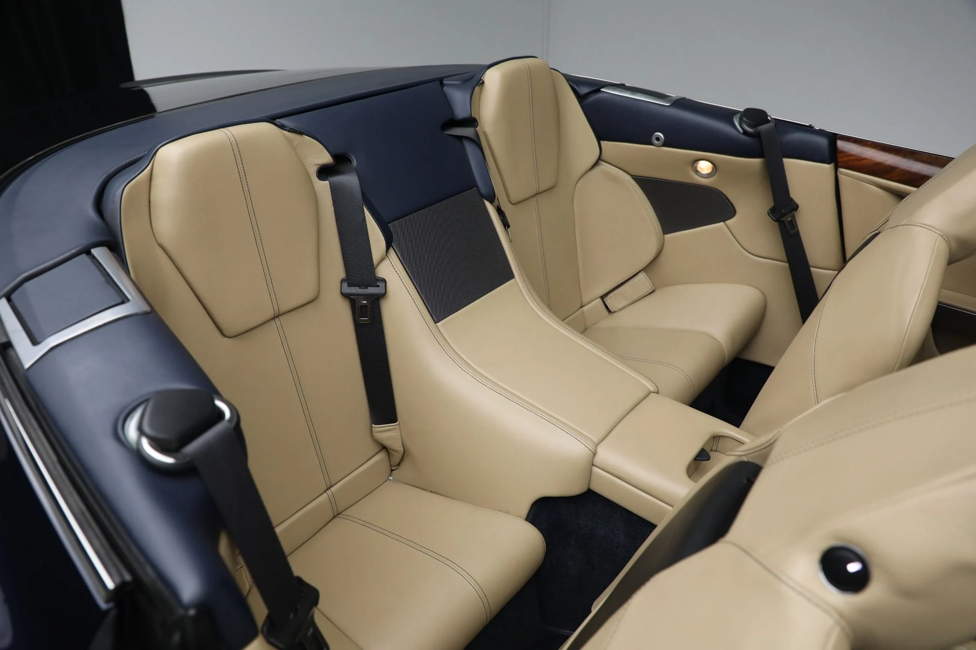 mph037_1668679394_Used_2007_Aston_Martin_DB_9_Volante_154681113e