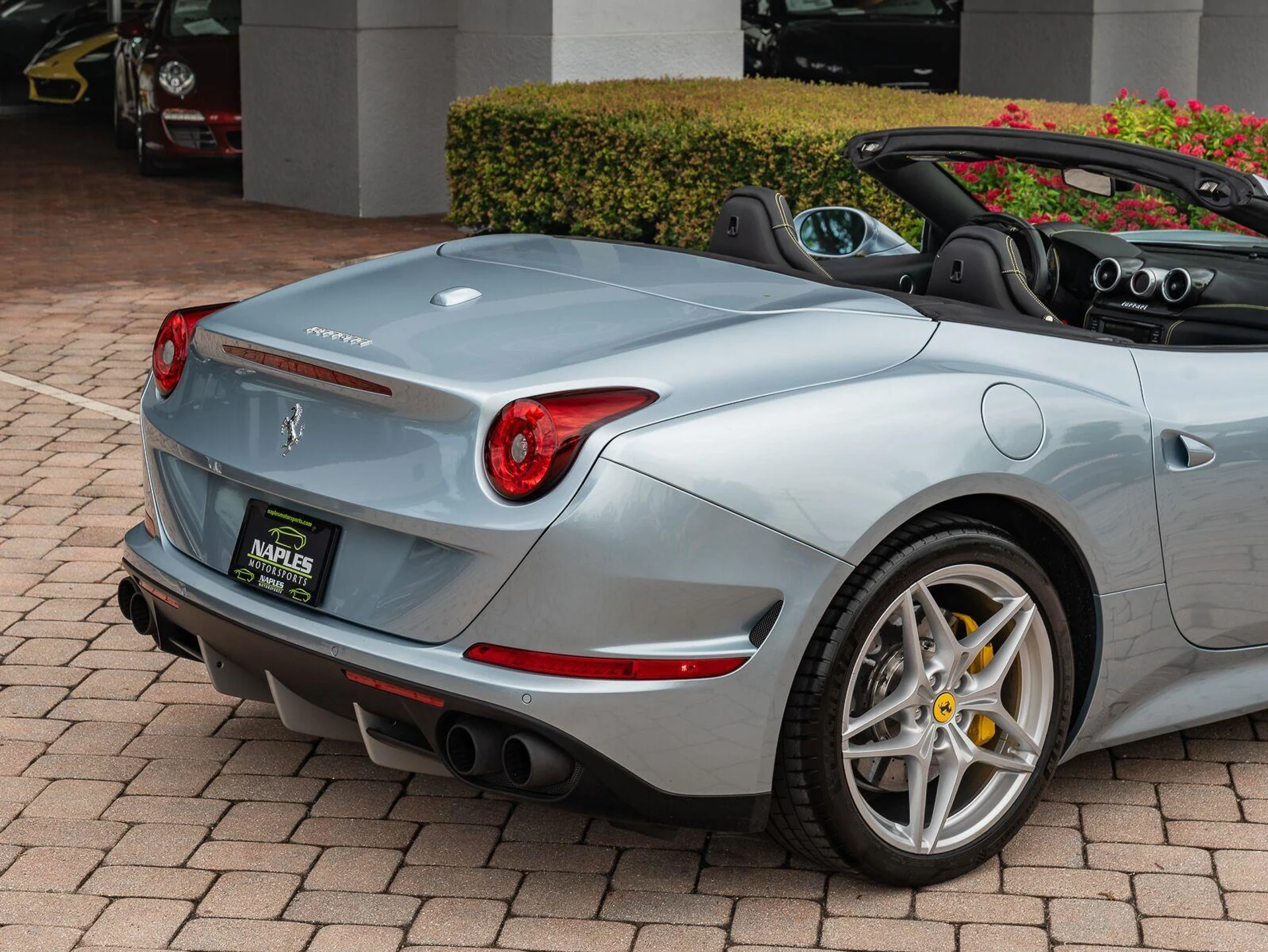 mph037_167126066_Used_2016_Ferrari_California_T_1785949670_76ad25e057