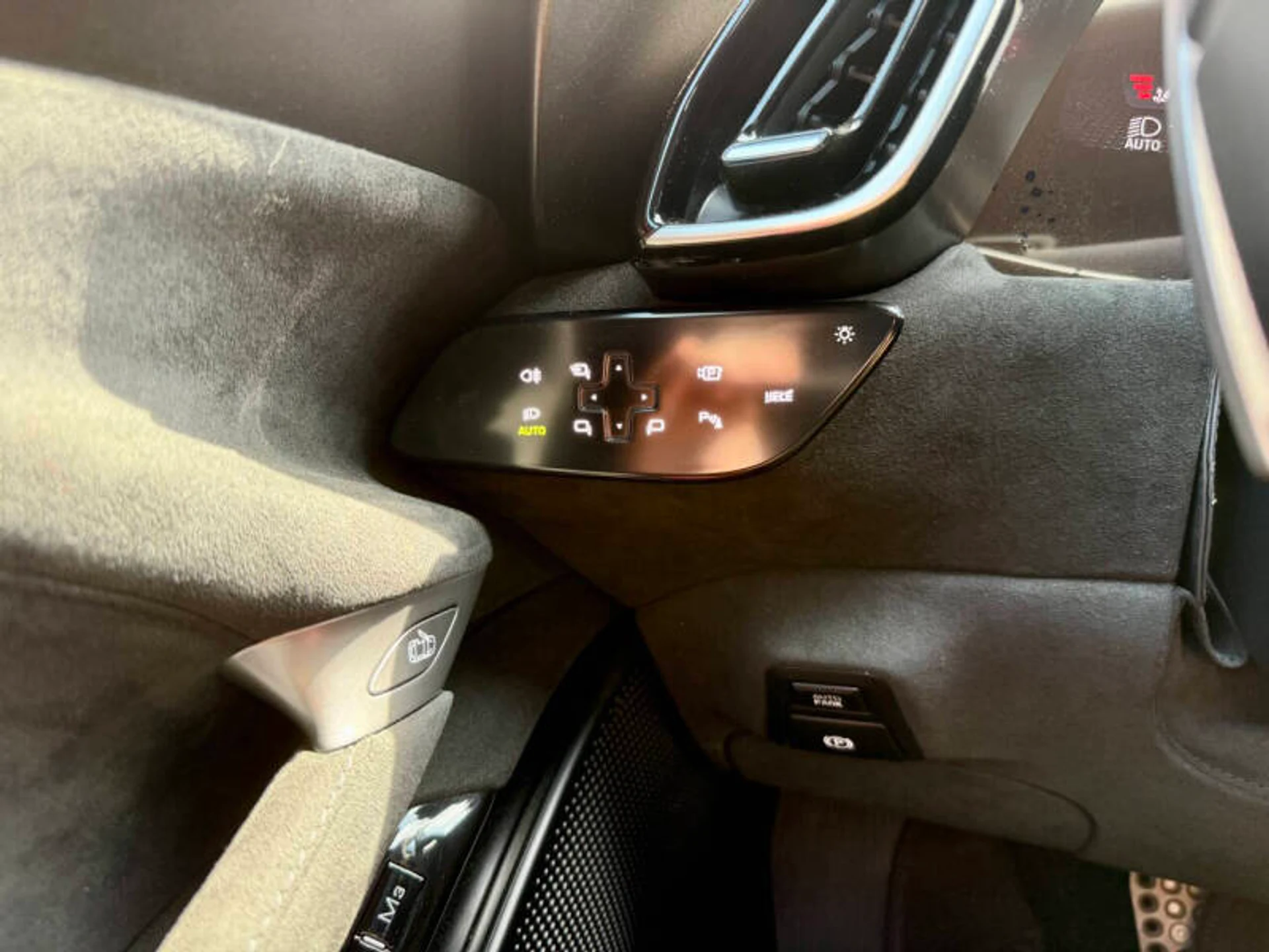 mph037_168211497_2025_ferrari_roma_spider_base_2dr_convertible_4fe60d3e85