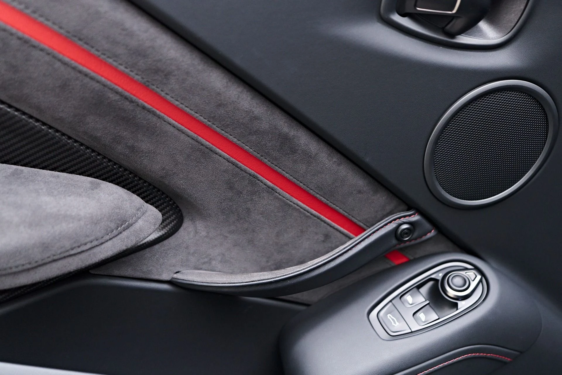 mph037_1702122260_Used_2022_Aston_Martin_Vantage_F1_Edition_1756259692_f6e5bad4f4