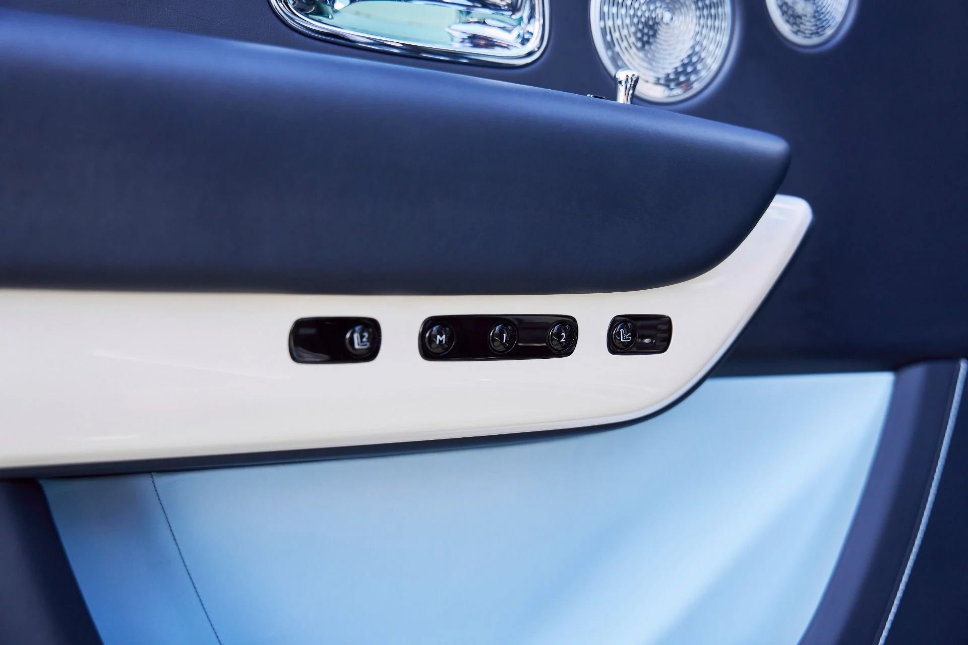 mph037_1740215903_Used_2022_Rolls_Royce_Cullinan_Base_1767400099_11670b3e0f