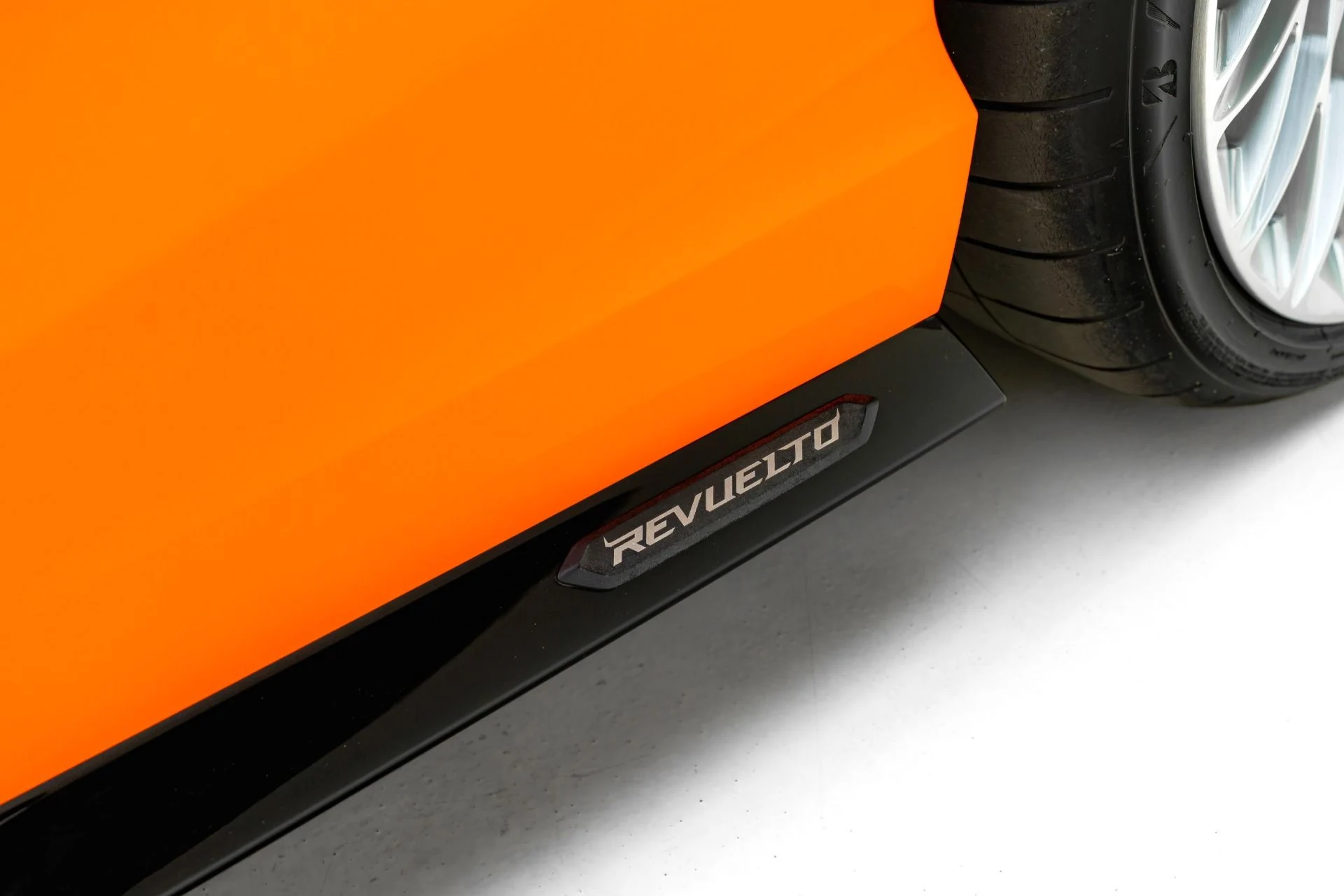 mph037_1741758122_Used_2024_Lamborghini_Revuelto_1781129539_29bf88d60a