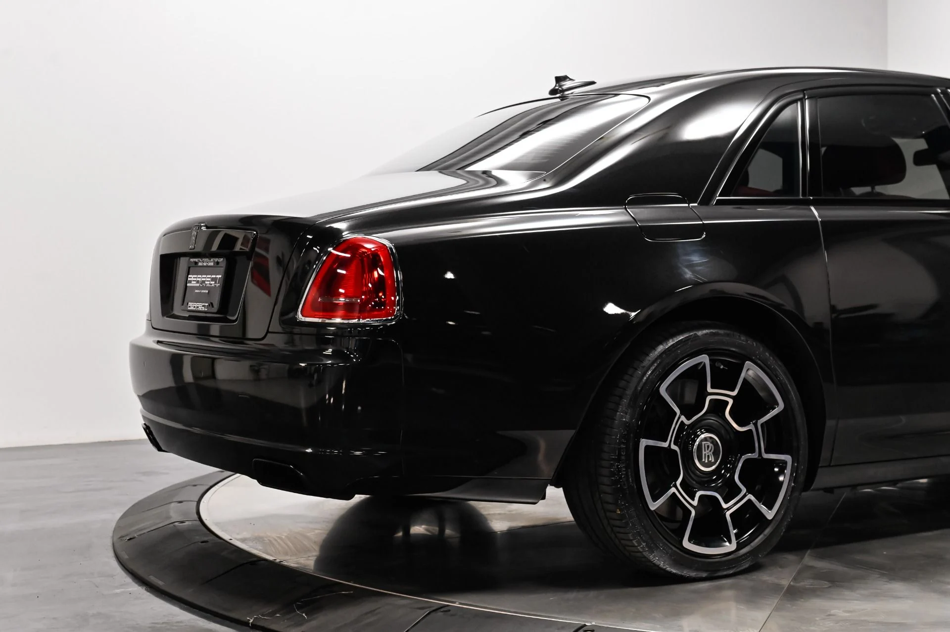 mph037_1765780764_Used_2017_Rolls_Royce_Ghost_Base_1792796263_8d55bb4ba6