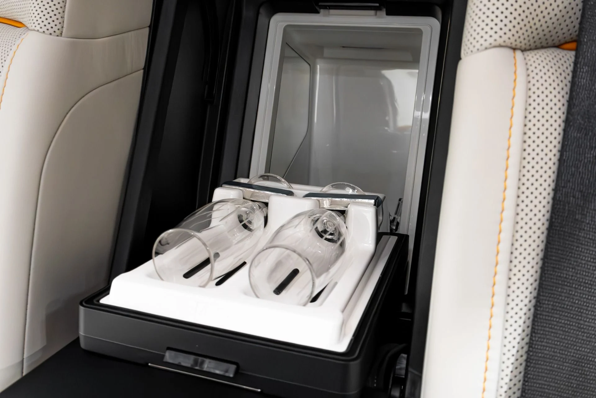 mph037_1776771763_Used_2019_Rolls_Royce_Phantom_1770350910_19105a319c