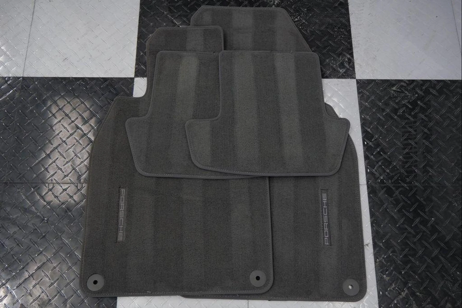 mph037_1782251612_r3_Jed_Biyxk9wd_N_Rb_EM_Bk_L4_HX_To_A_89984699a9