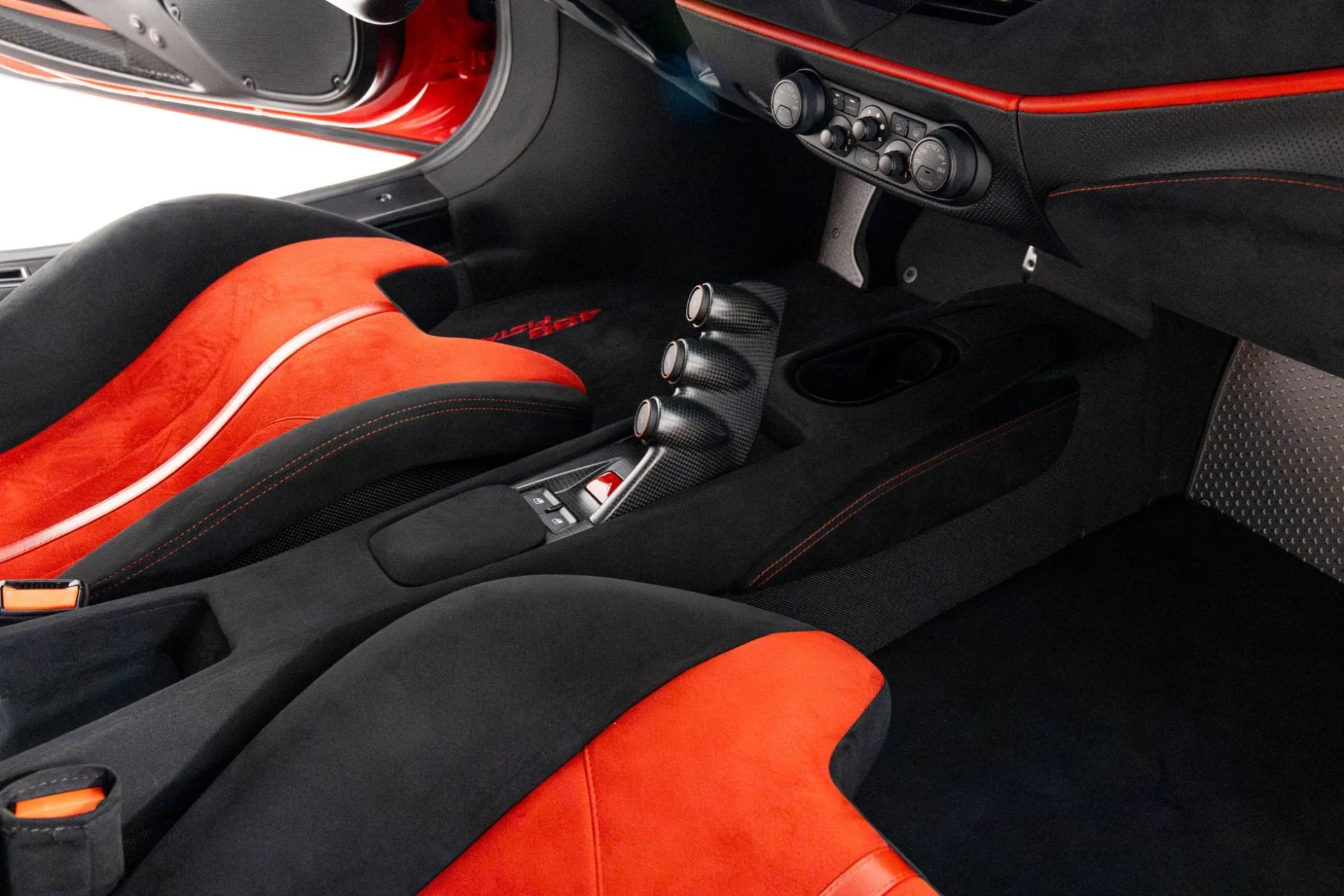 mph037_1784102622_Used_2019_Ferrari_488_Pista_1761352057_027ab61cf0