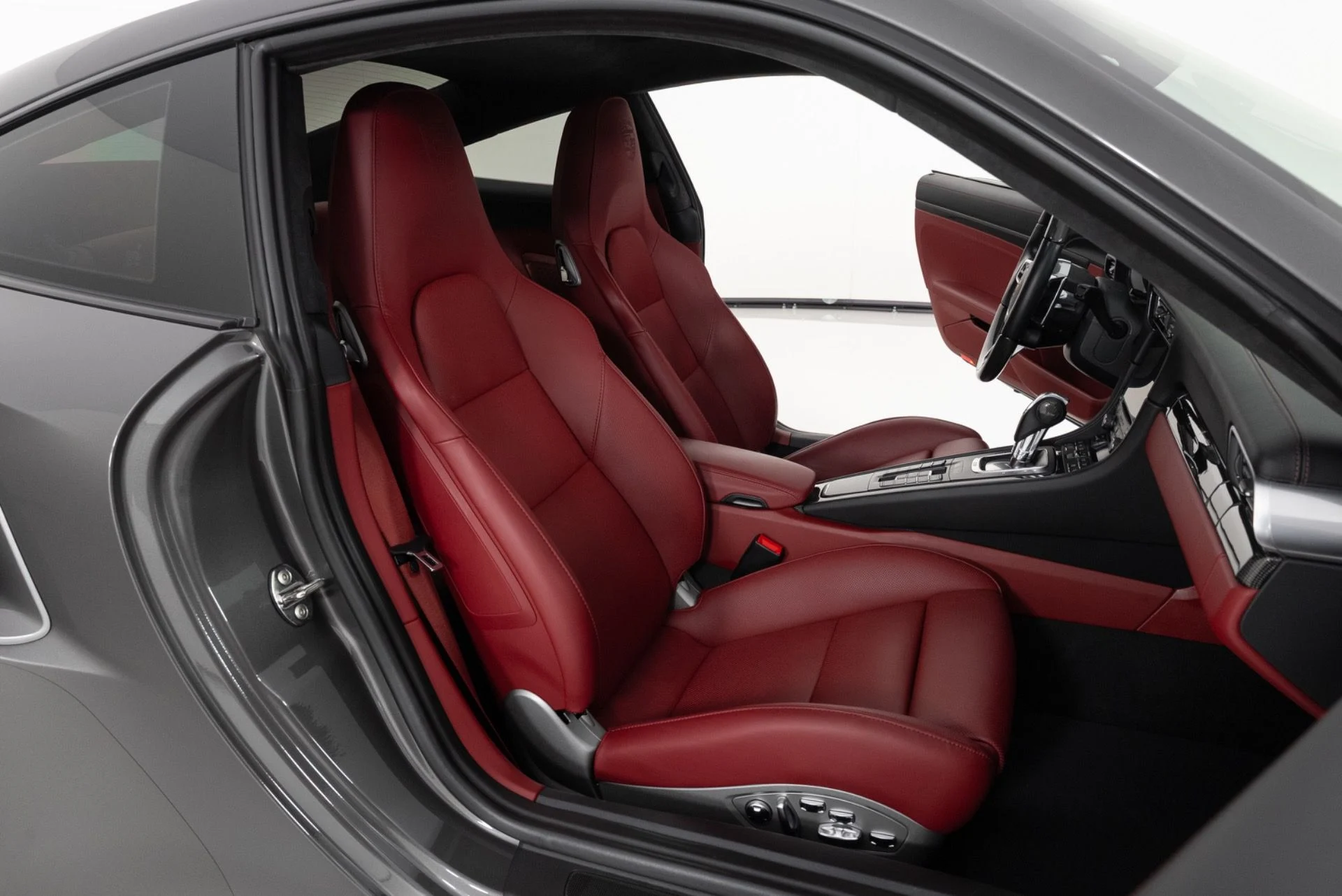 mph037_179606179_Used_2019_Porsche_911_Turbo_S_1774999649_40b6e1dc5f