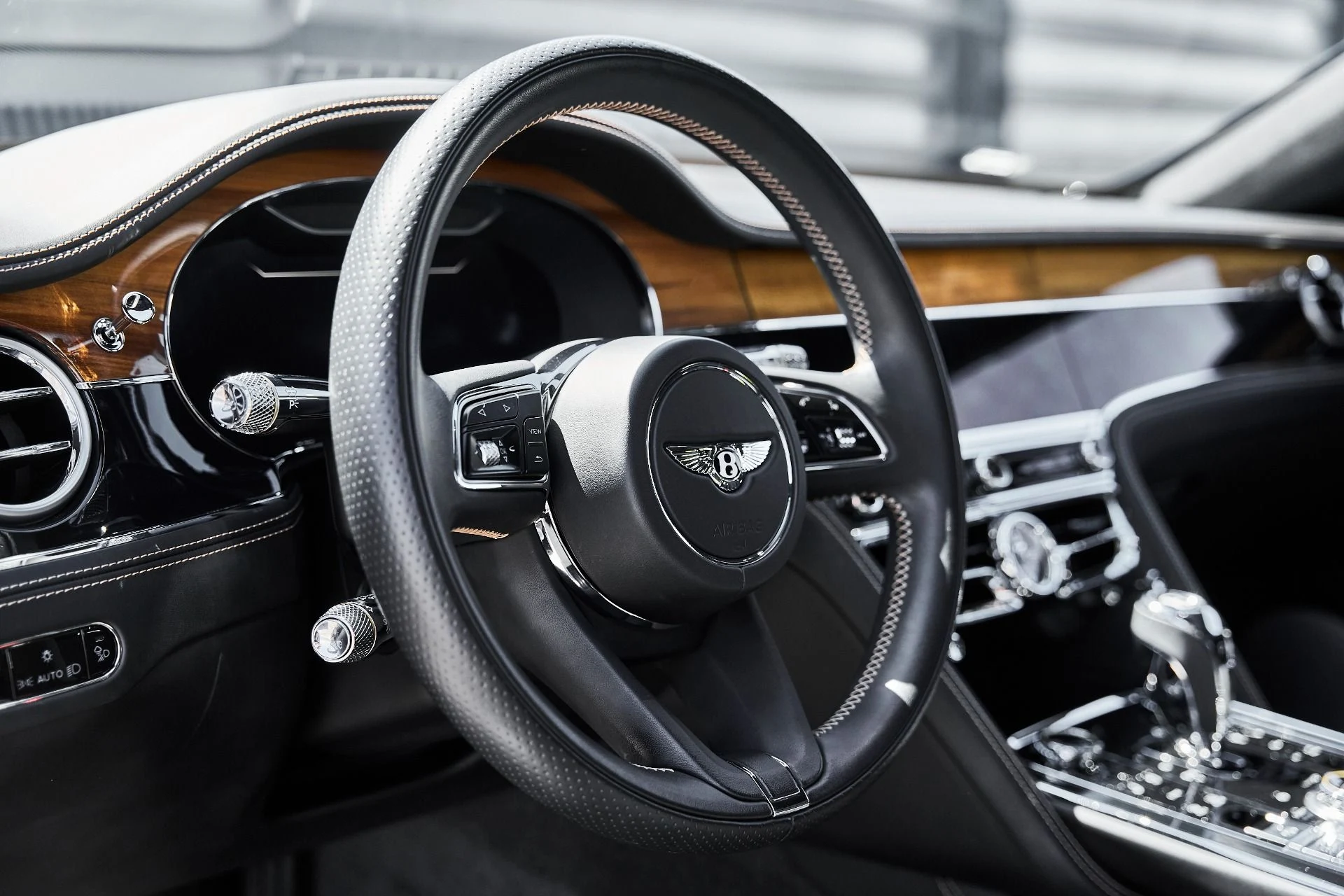 mph037_1803886246_Used_2024_Bentley_Flying_Spur_1782150684_1c87e854bb
