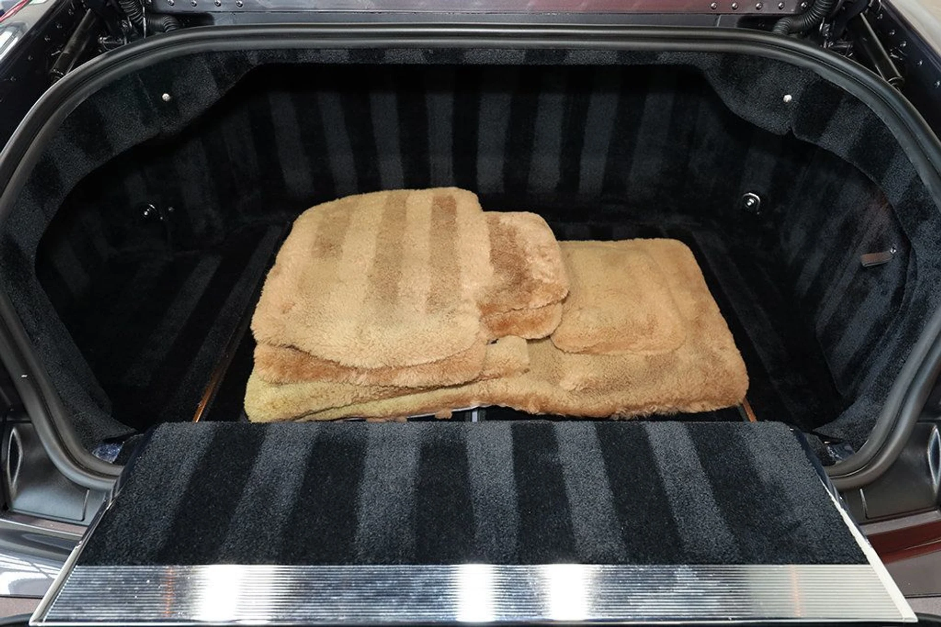 mph037_1810350535_used_2010_rolls_royce_phantom_coupe_2drcoupe_9689_23022670_38_1024_6ebcecc1f3