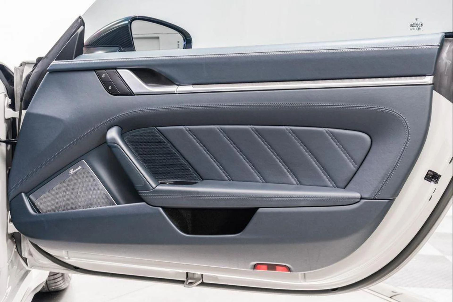 mph037_1813937967_Af_H73ad6yve_CN_9_Ylueu_M0m_Mb_Q5w_1b0b9078ee