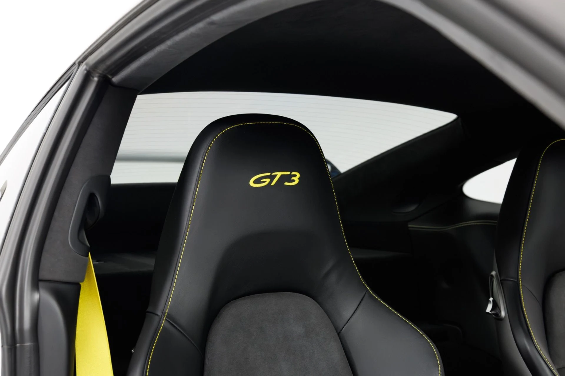 mph037_1817705231_Used_2018_Porsche_911_GT_3_1782317503_73d26d62e2