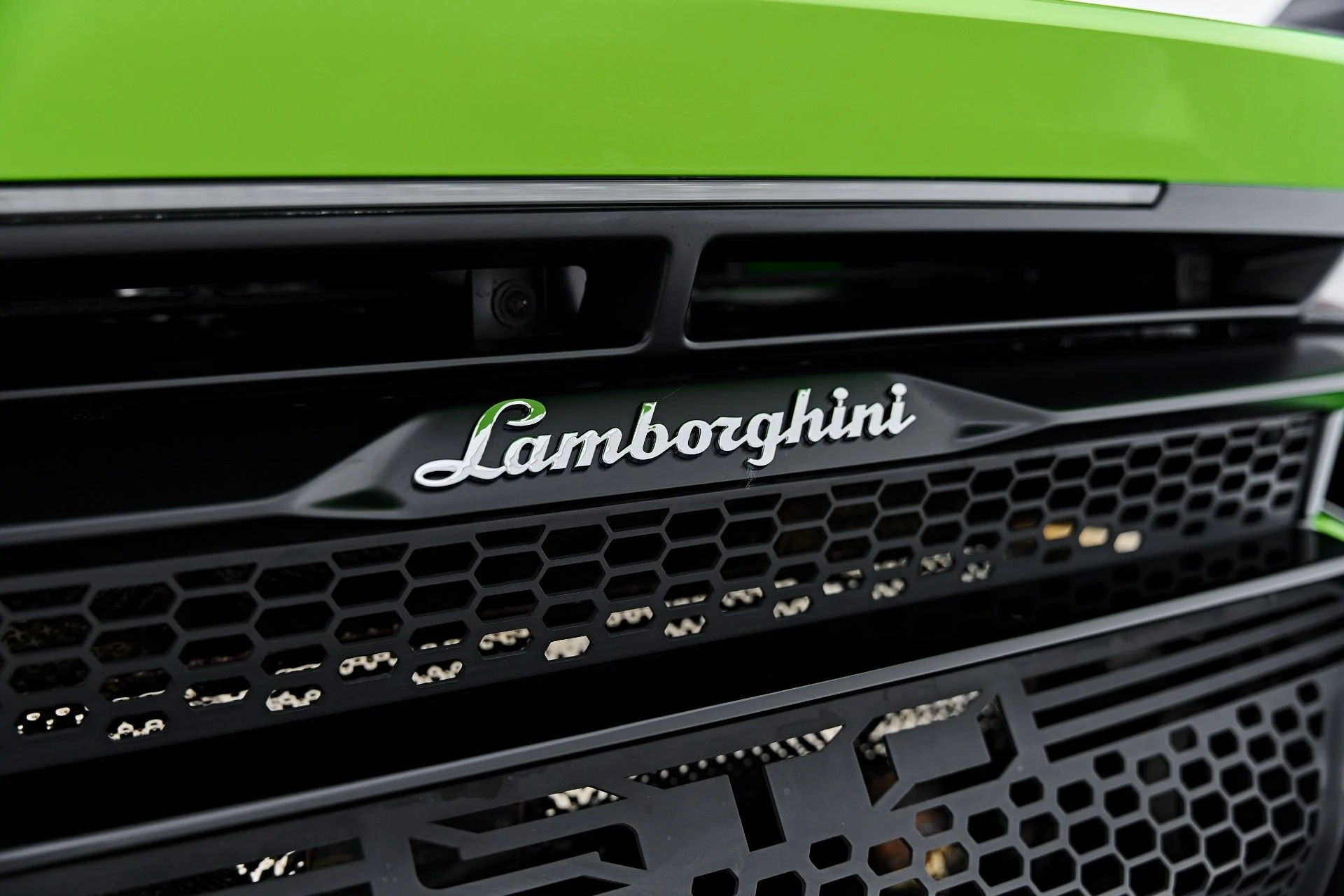 mph037_18446386_Used_2024_Lamborghini_Huracan_STO_Base_1791998238_dba9de6e5b
