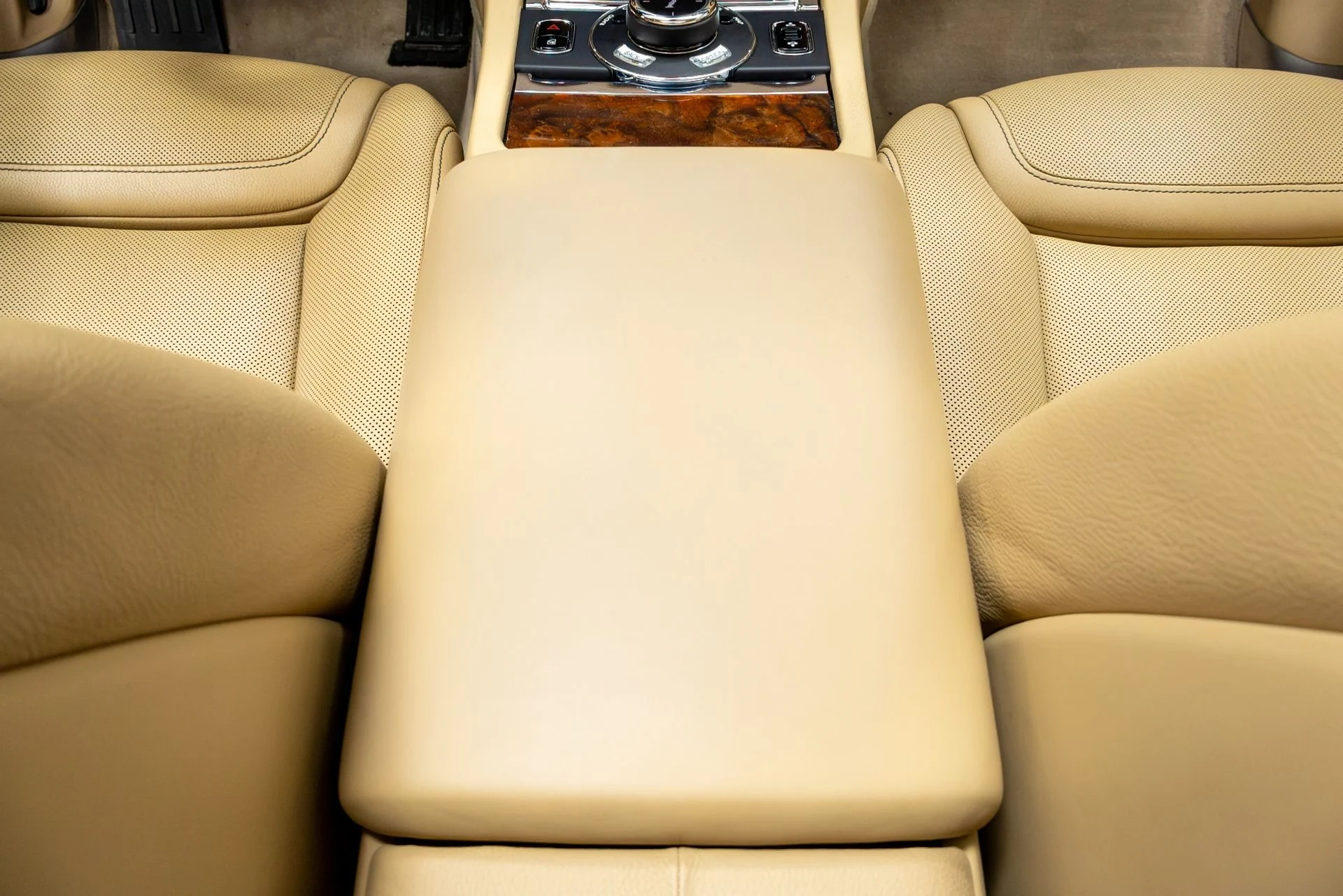 mph037_1858058933_Used_2017_Rolls_Royce_Ghost_1774888920_f6e29ee026