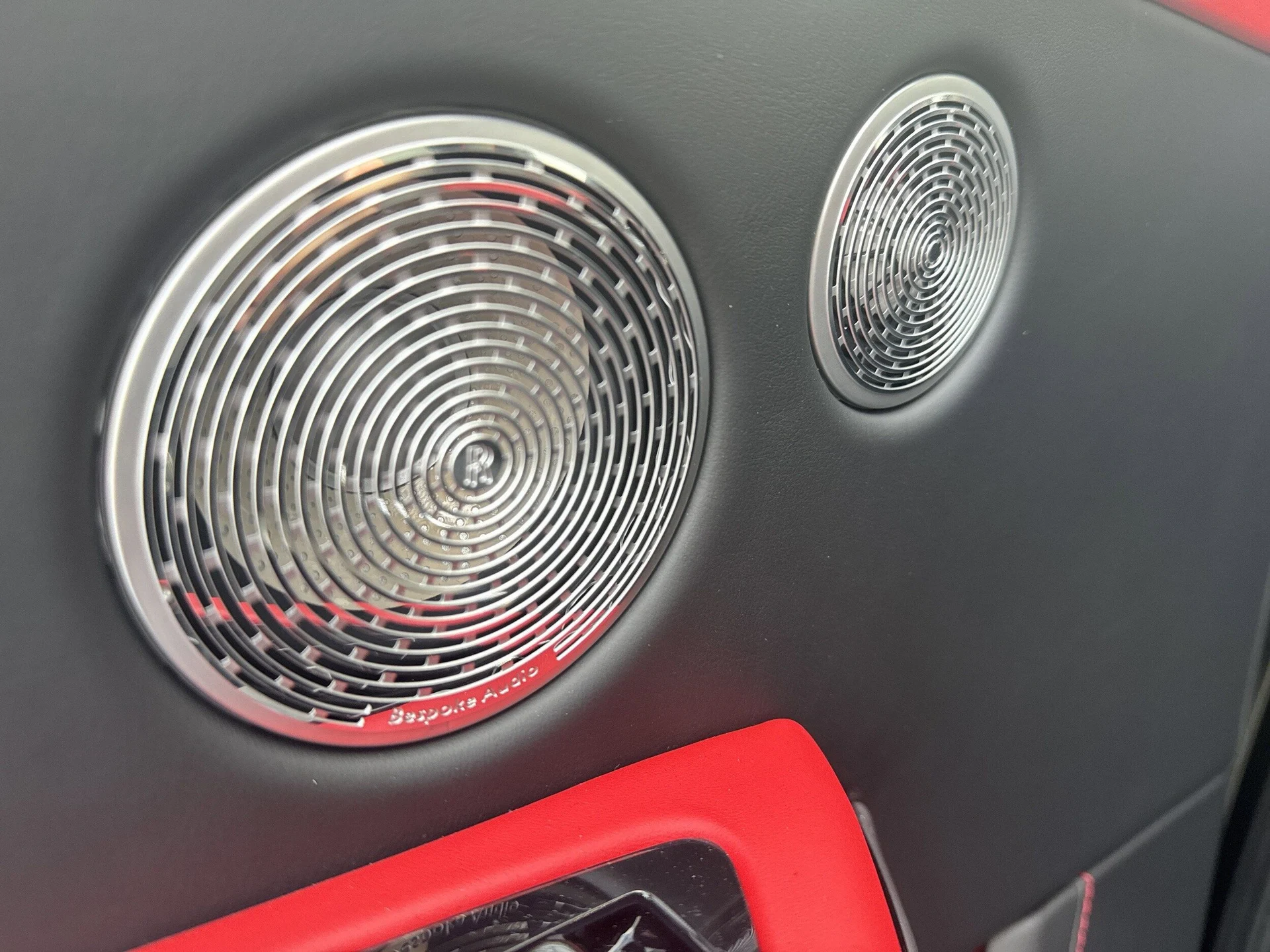 mph037_1859337393_111f2bd0a6b33739d43386d5b7a957bdx_10f3132625