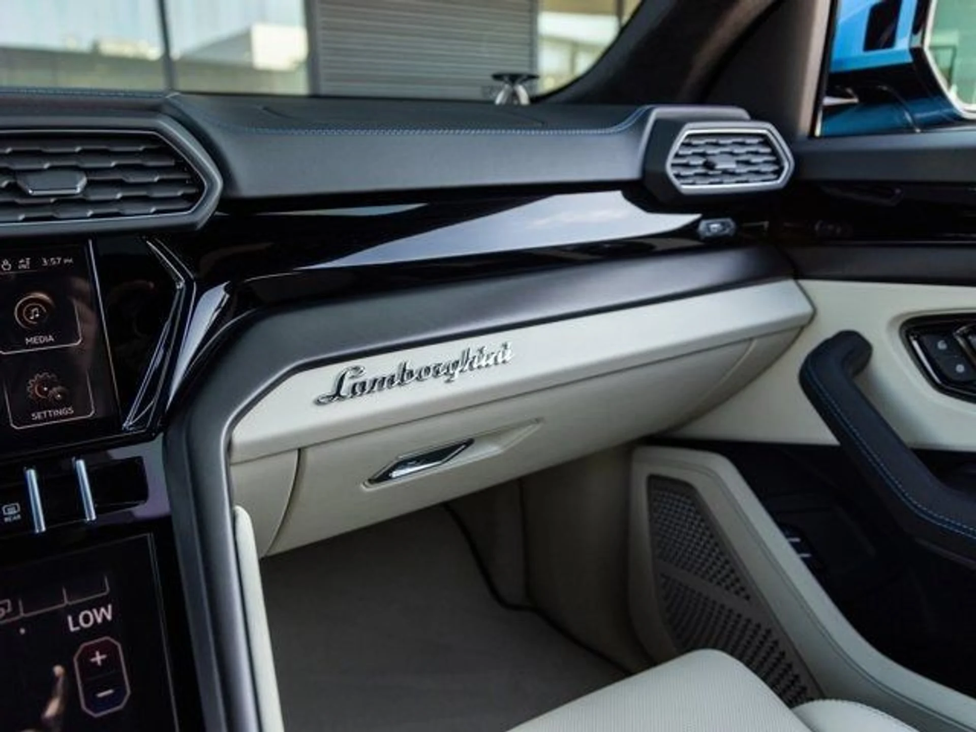 mph037_187541084_38_c93a027285