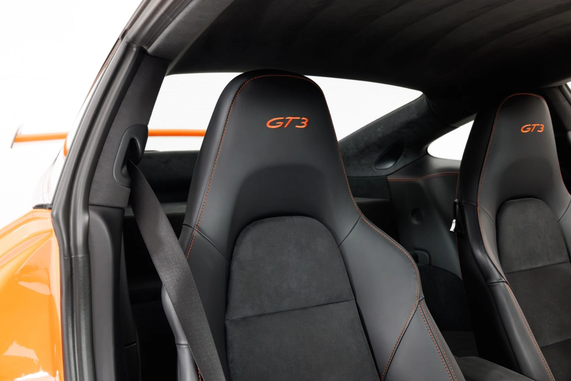 mph037_1876770451_Used_2018_Porsche_911_GT_3_1785880186_47eedd9af4