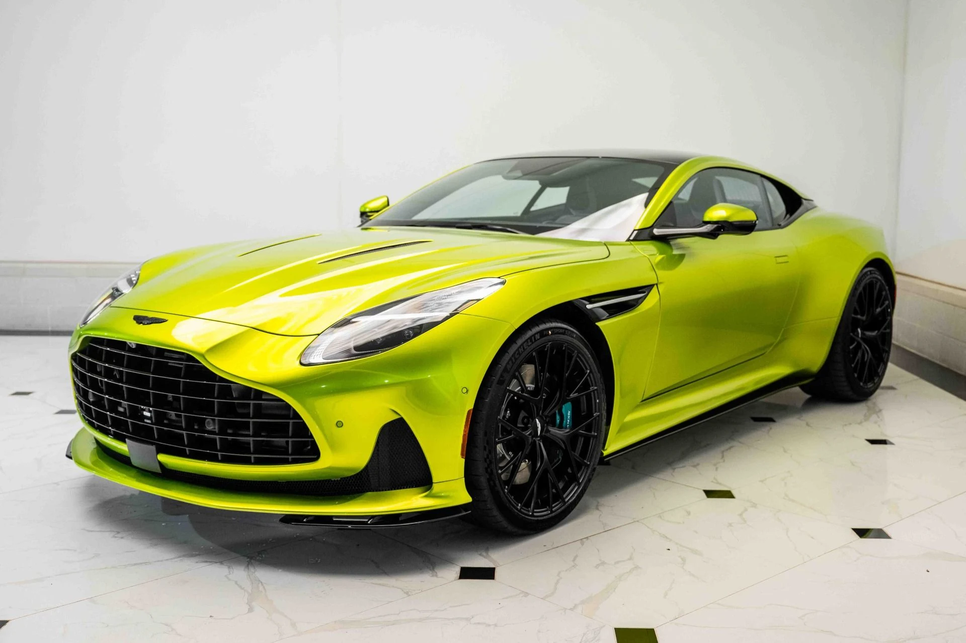 mph037_1877712135_Used_2025_Aston_Martin_DB_12_Coupe_1724764184_0bd73cb5aa