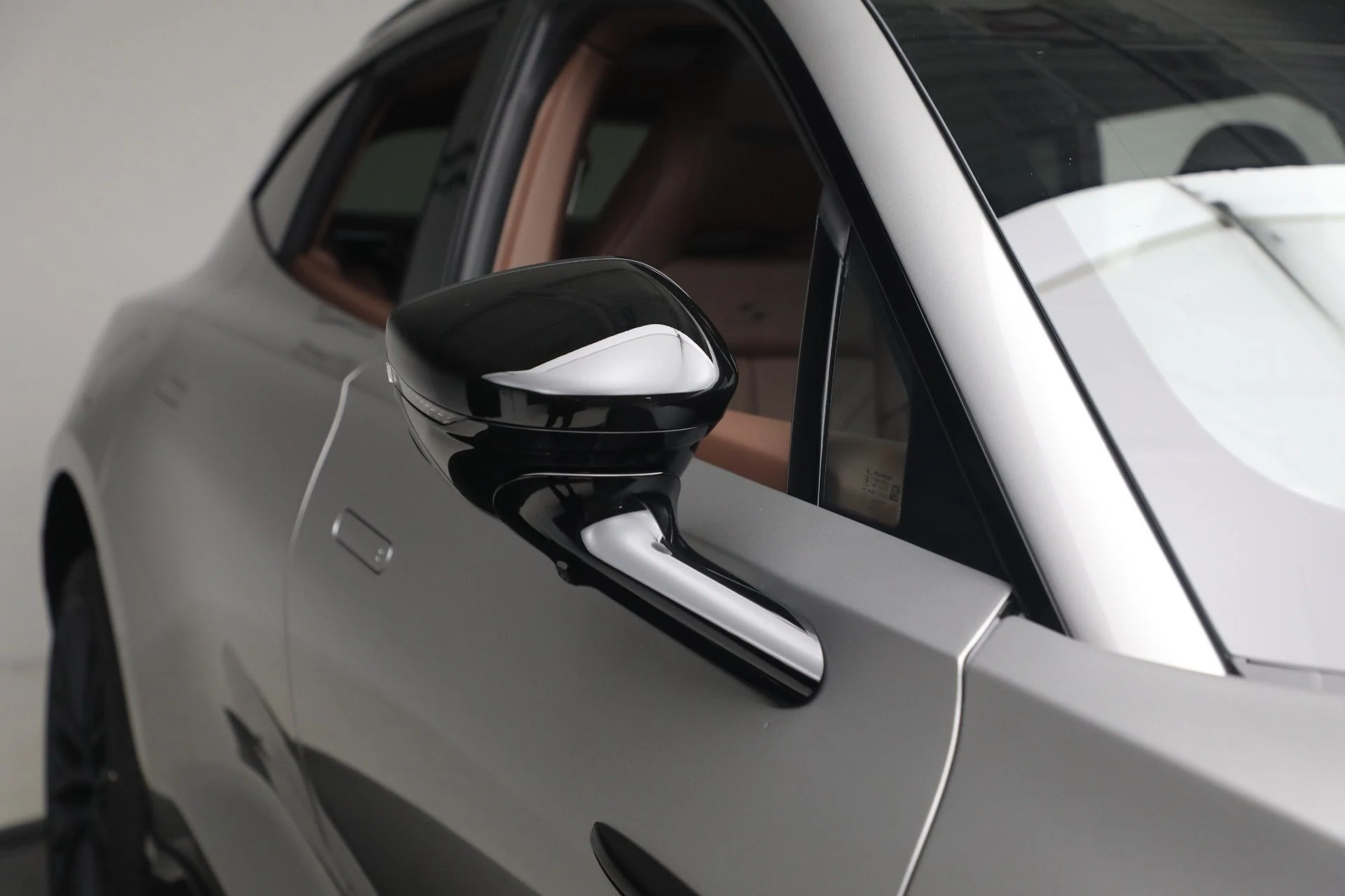 mph037_1899302300_New_2026_Aston_Martin_DBX_S_1765053352_a16630449f