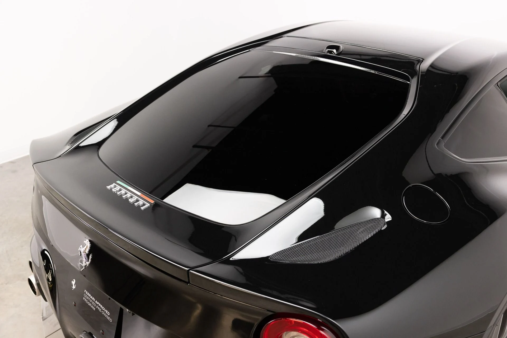 mph037_1902615051_Used_2014_Ferrari_F12berlinetta_1784559579_03582acbd4