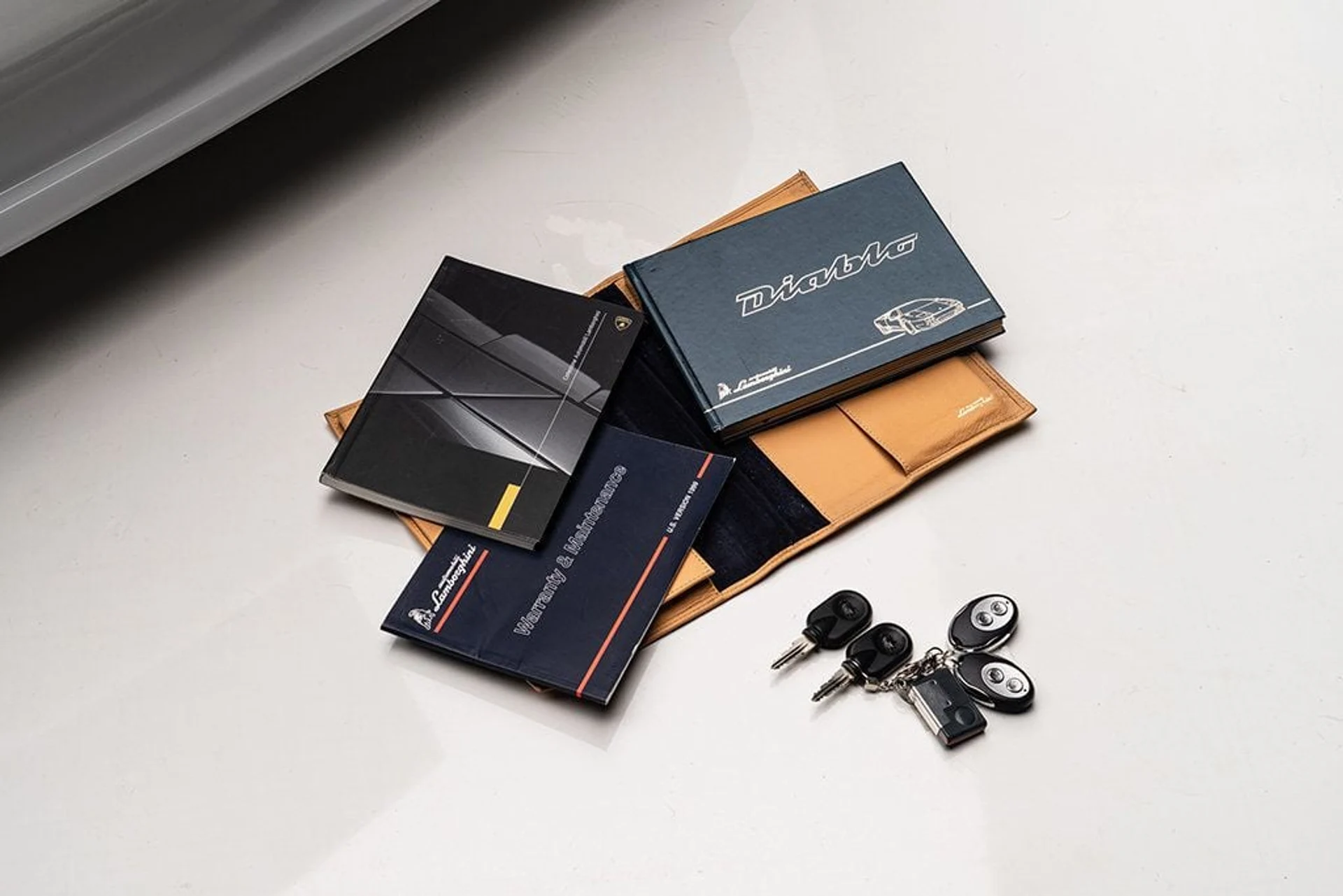 mph037_1916595288_used_1999_lamborghini_diablo_sv_9689_22911634_38_1024_1797998809