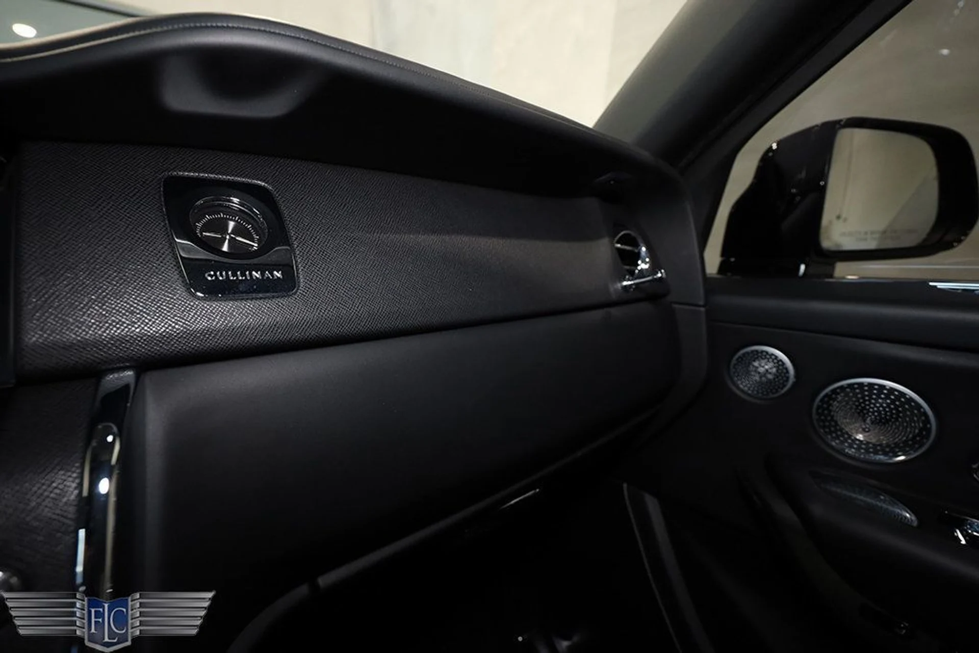 mph037_1918302689_used_2019_rolls_royce_cullinan_sportutility_9689_22937203_38_1024_3571e96015