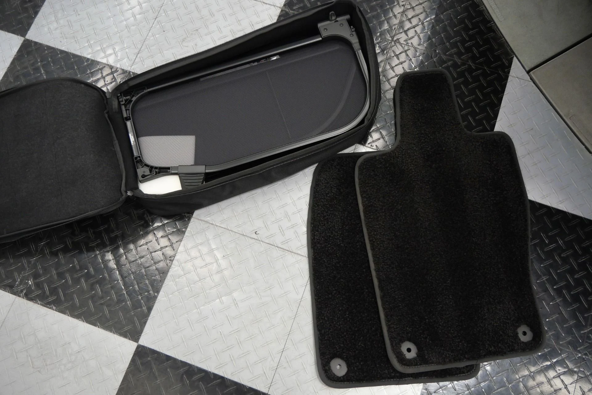 mph037_1919594733_Used_2025_Aston_Martin_DB_12_Volante_Inspire_Sport_Interior_Upper_and_Lower_Black_Packs_1778172034_babb60d822