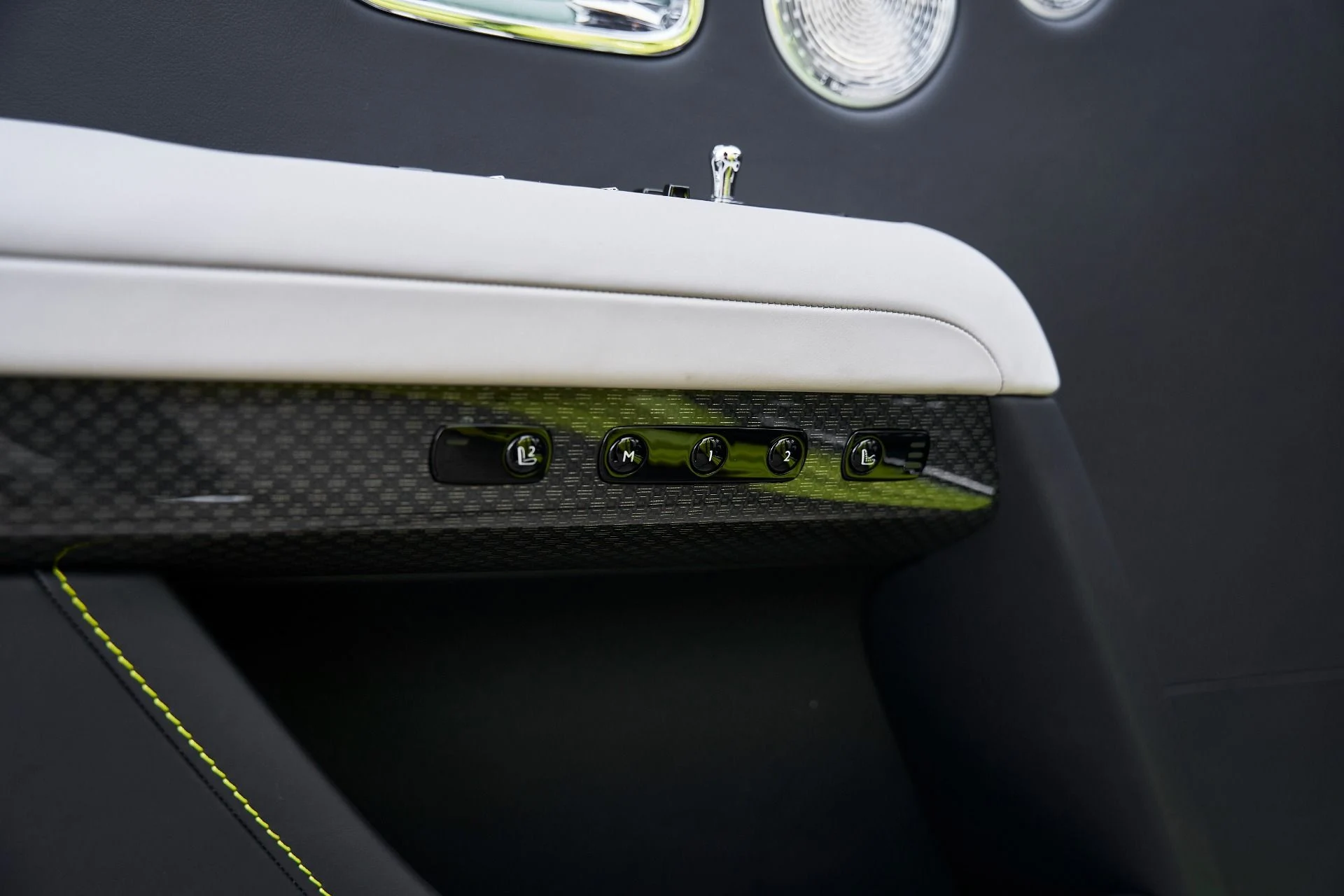 mph037_1922974_Used_2025_Rolls_Royce_Ghost_Black_Badge_1769049513_c0d46b408f