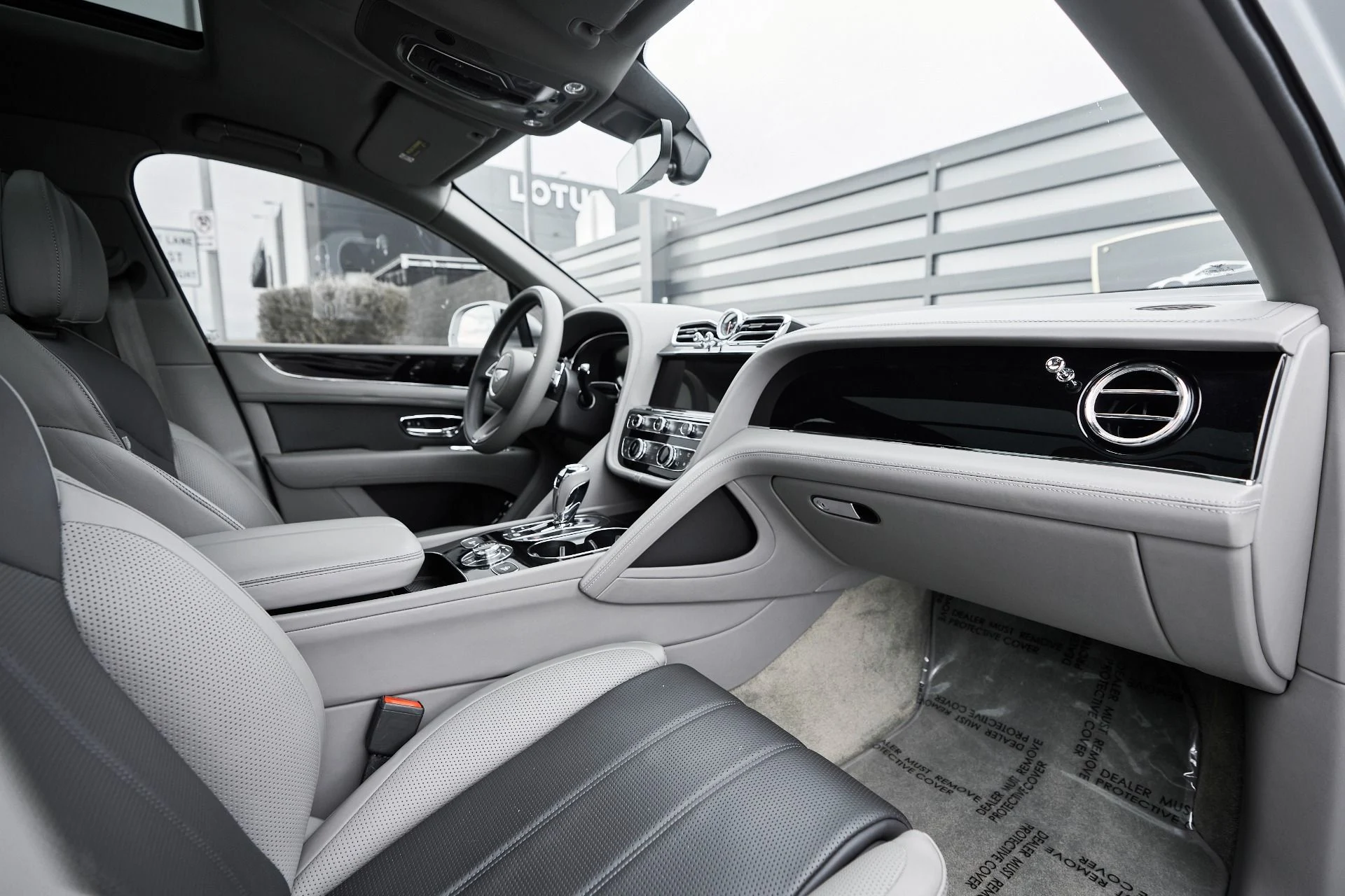 mph037_1927574303_Used_2023_Bentley_Bentayga_EWB_Azure_1763502526_e600372228