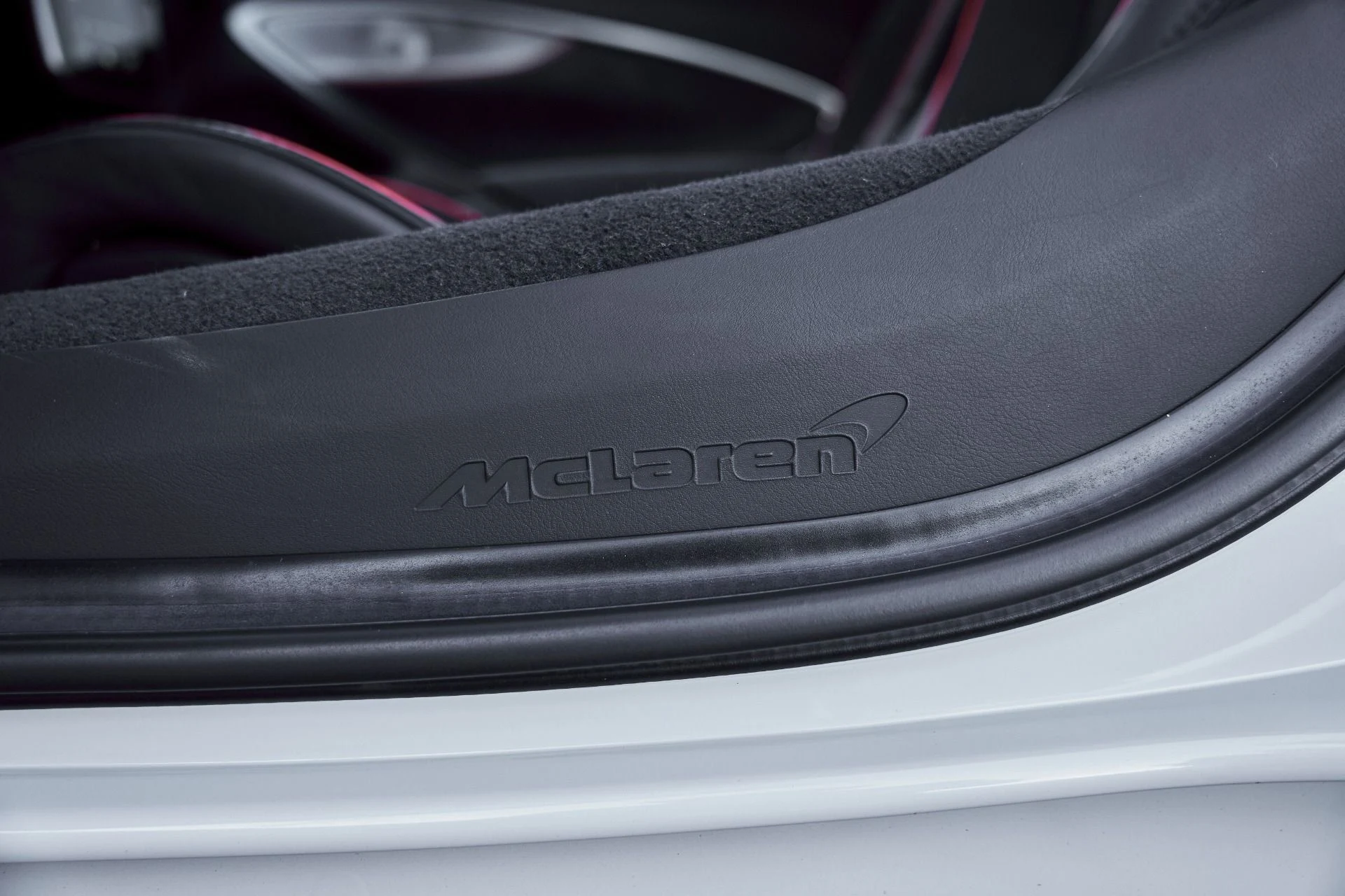 mph037_1958570777_Used_2023_Mc_Laren_Artura_1773773921_5574e912ed