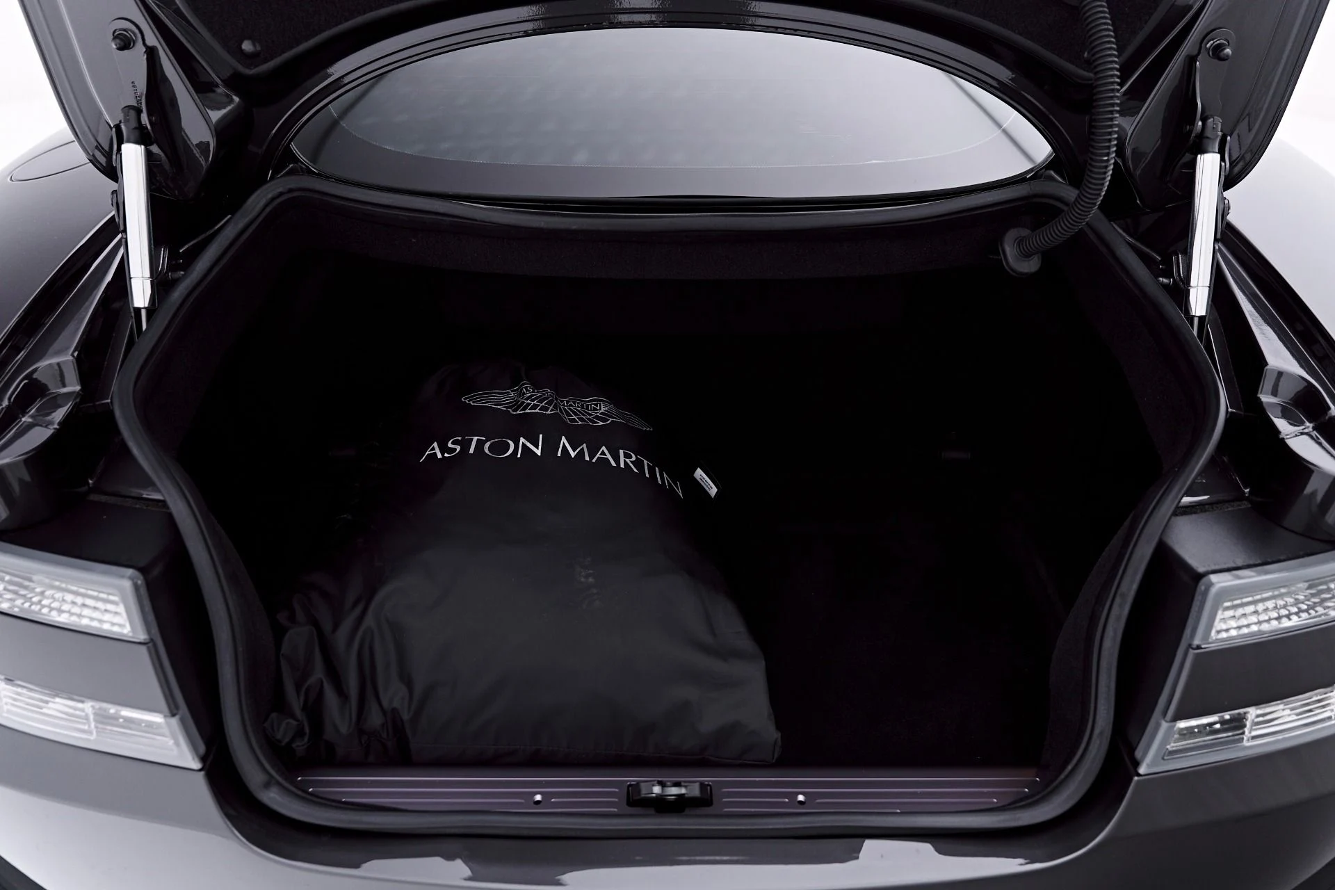 mph037_1958723882_Used_2014_Aston_Martin_DB_9_Base_1780969059_a1eaeffa8b