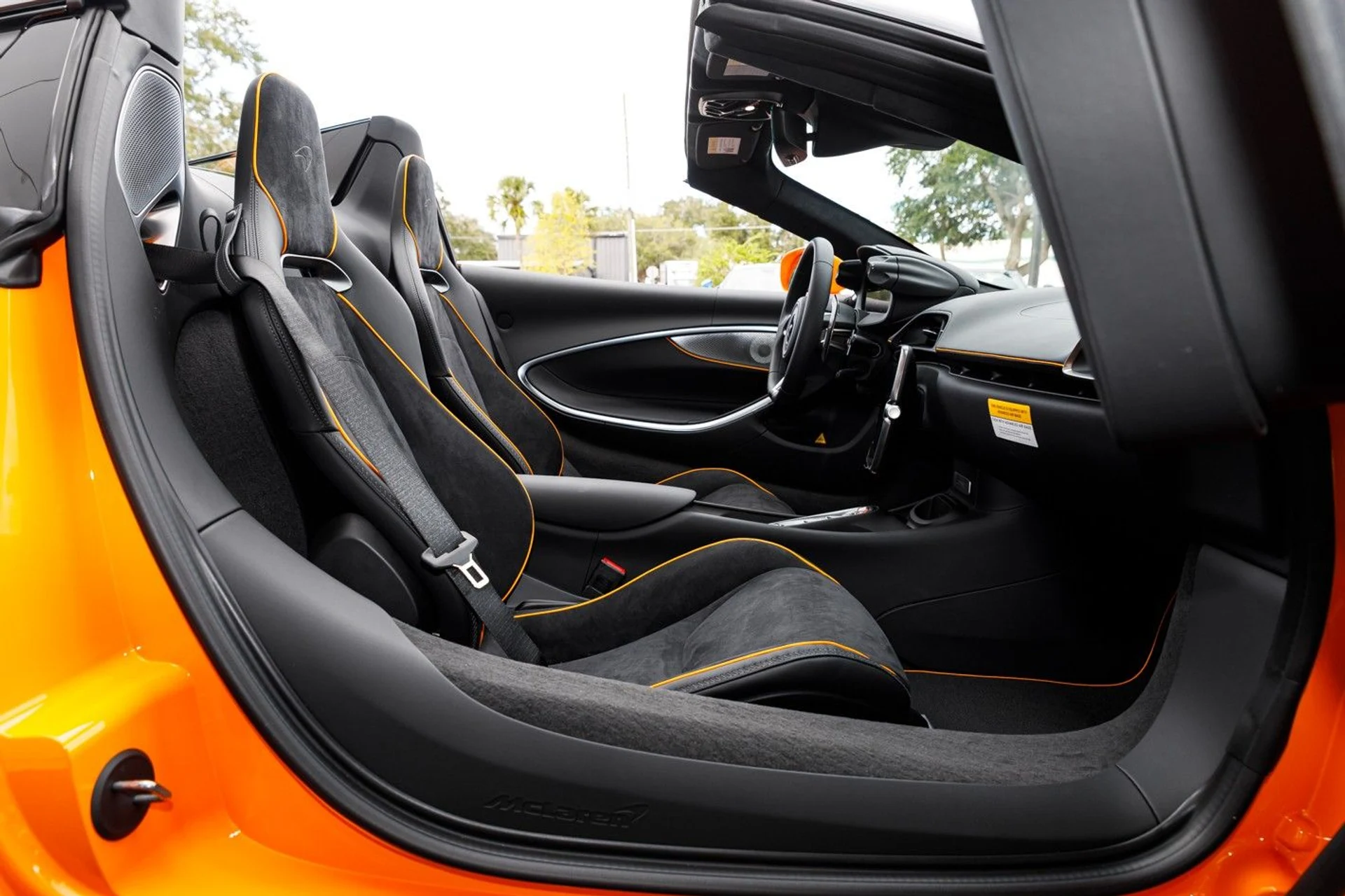 mph037_1961951281_636_p39_l_8e5ae660d4