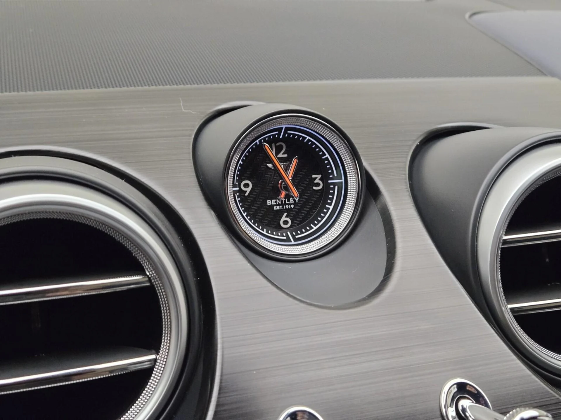 mph037_1963882156_Used_2018_Bentley_Bentayga_W12_1776837887_0bb9c05c5e