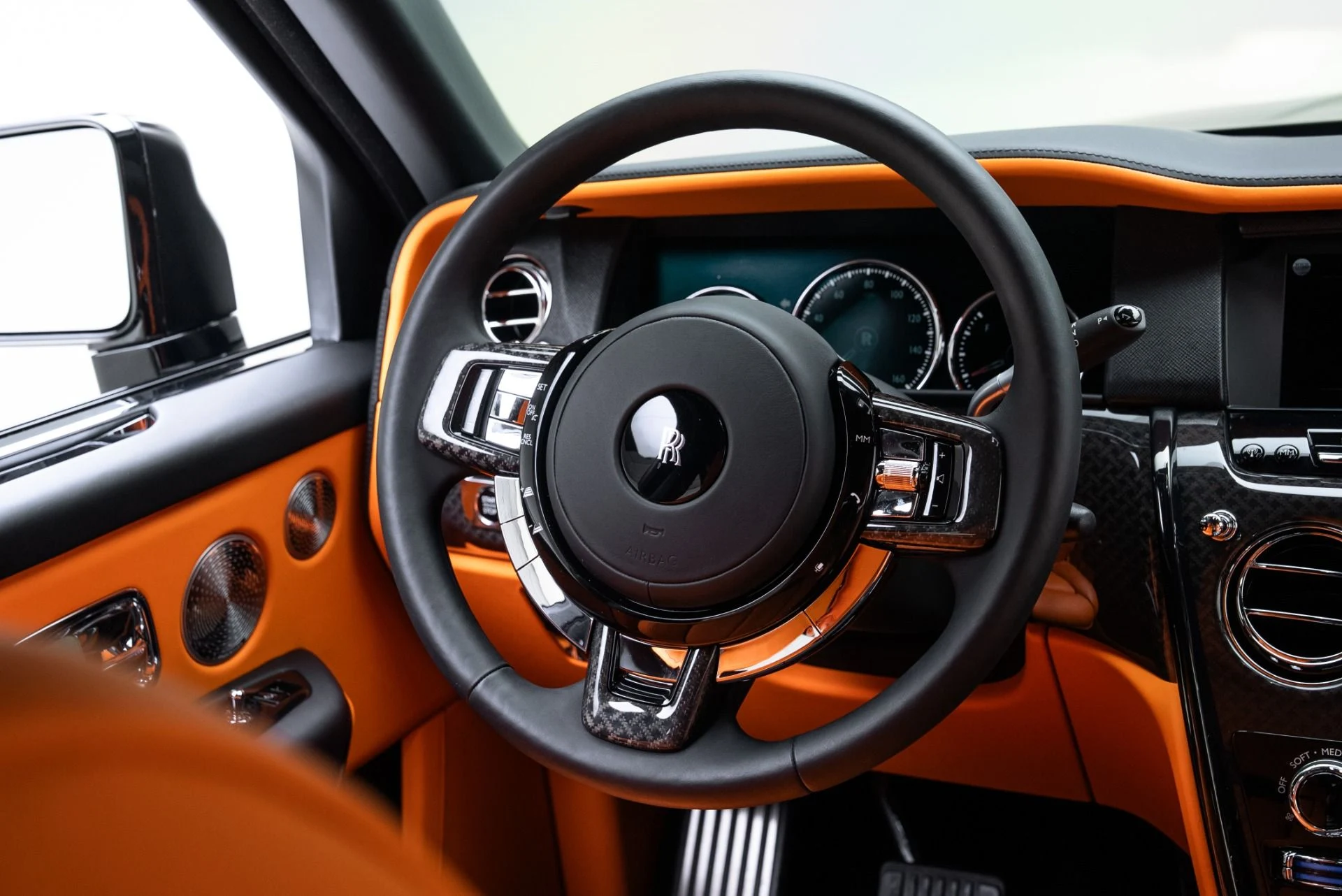 mph037_1972370620_Used_2023_Rolls_Royce_Black_Badge_Cullinan_1775515525_f32b1dc5c1