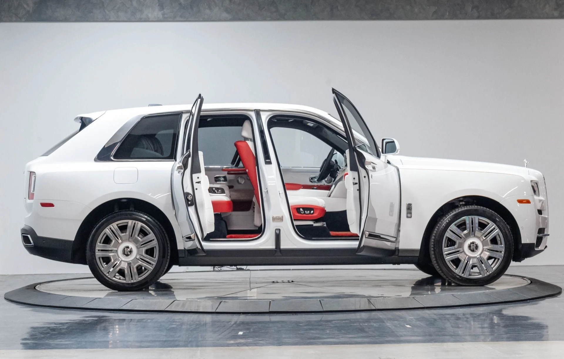 mph037_1985914739_Used_2023_Rolls_Royce_Cullinan_Base_1784654750_bfdb8a74d8