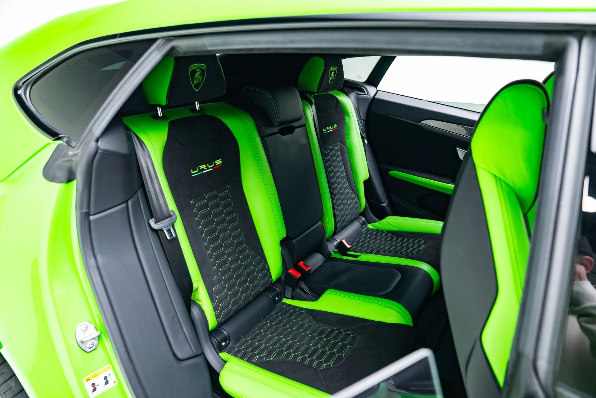 mph037_1988168196_Used_2021_Lamborghini_Urus_1766090500_43f1742569