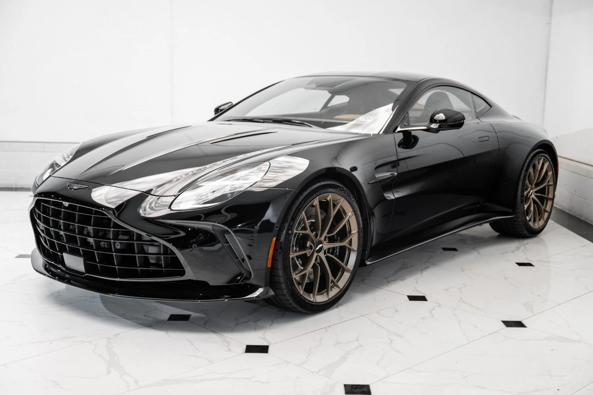 mph037_1991858542_New_2026_ASTON_MARTIN_VANTAGE_1759283395_cd8ee6e08d