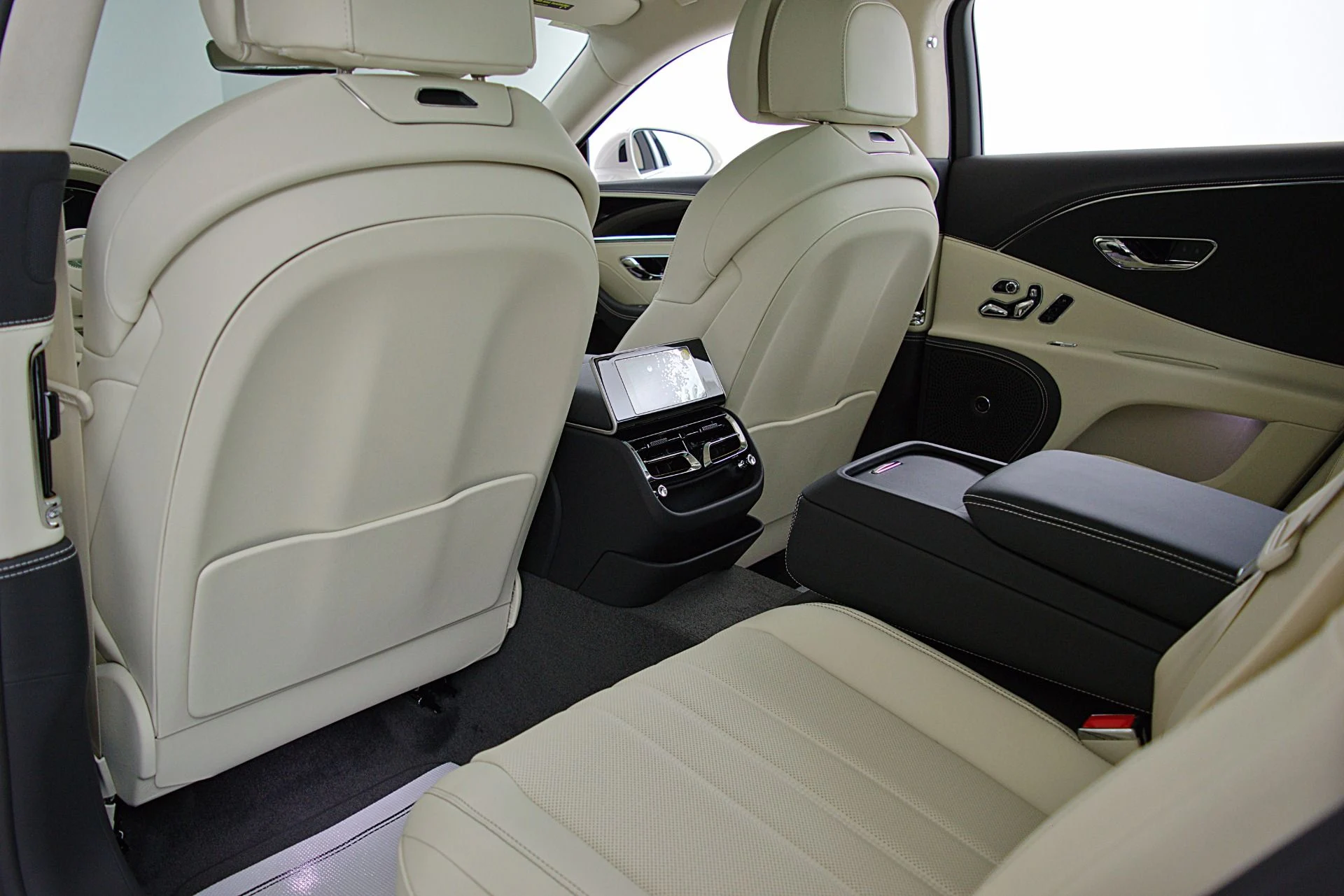 mph037_2000757430_Used_2023_Bentley_Flying_Spur_Hybrid_V6_LEASE_OPTIONS_AVAILABLE_833b827b95
