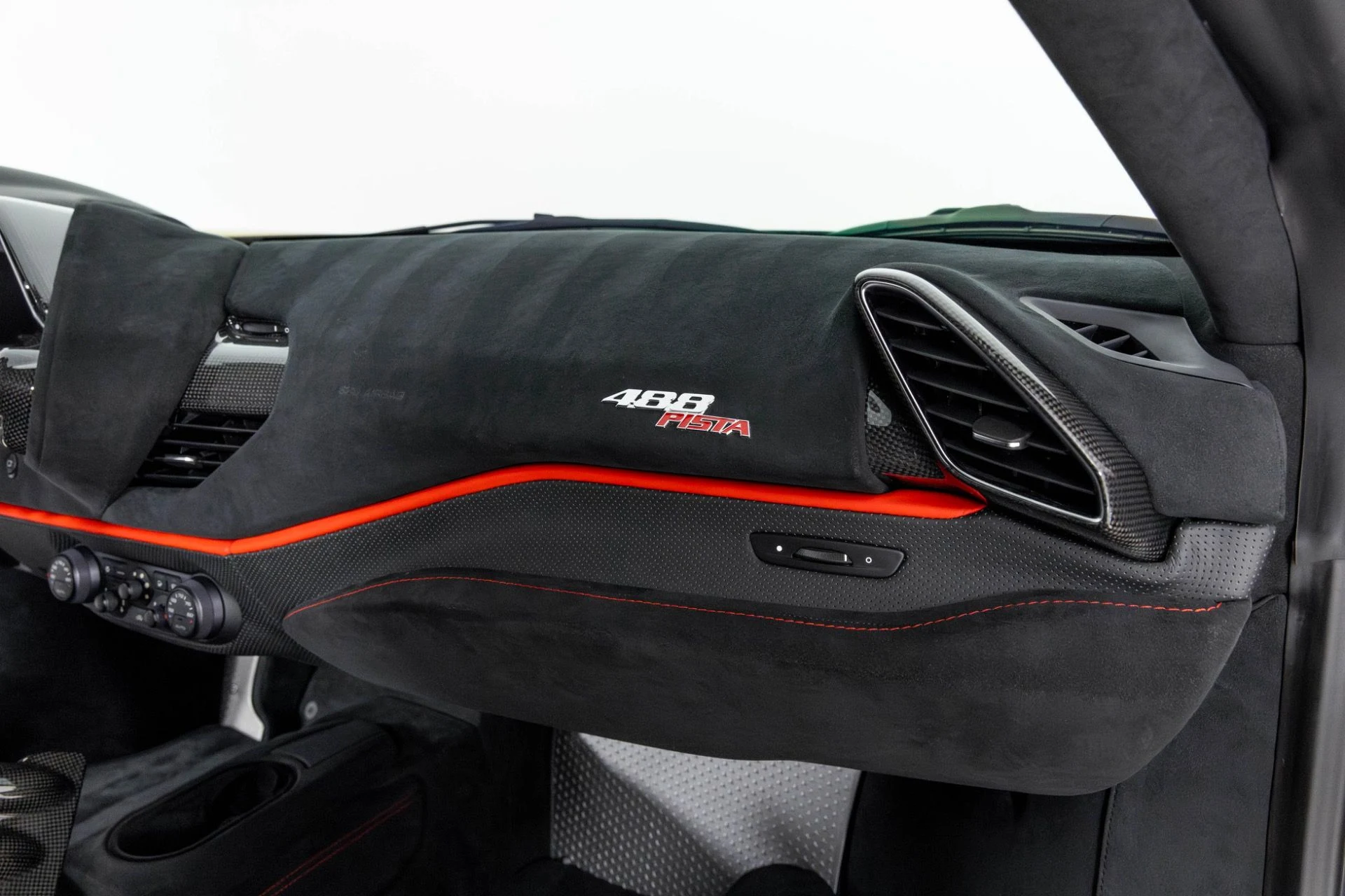 mph037_2006601946_Used_2019_Ferrari_488_Pista_Coupe_1764015864_aad8eb286d