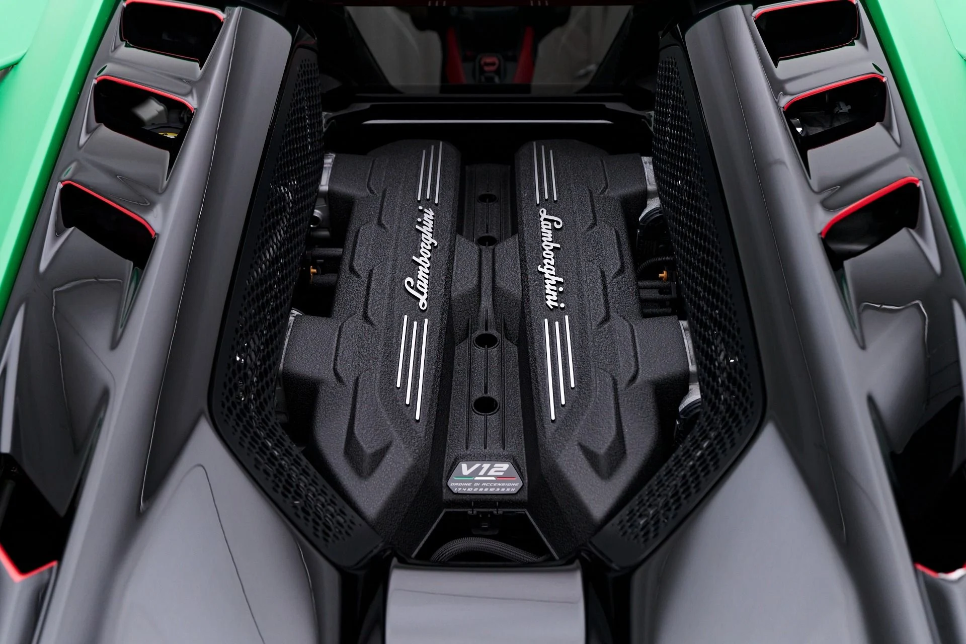mph037_2008721975_Used_2024_Lamborghini_Revuelto_Base_1756951537_a955e24803
